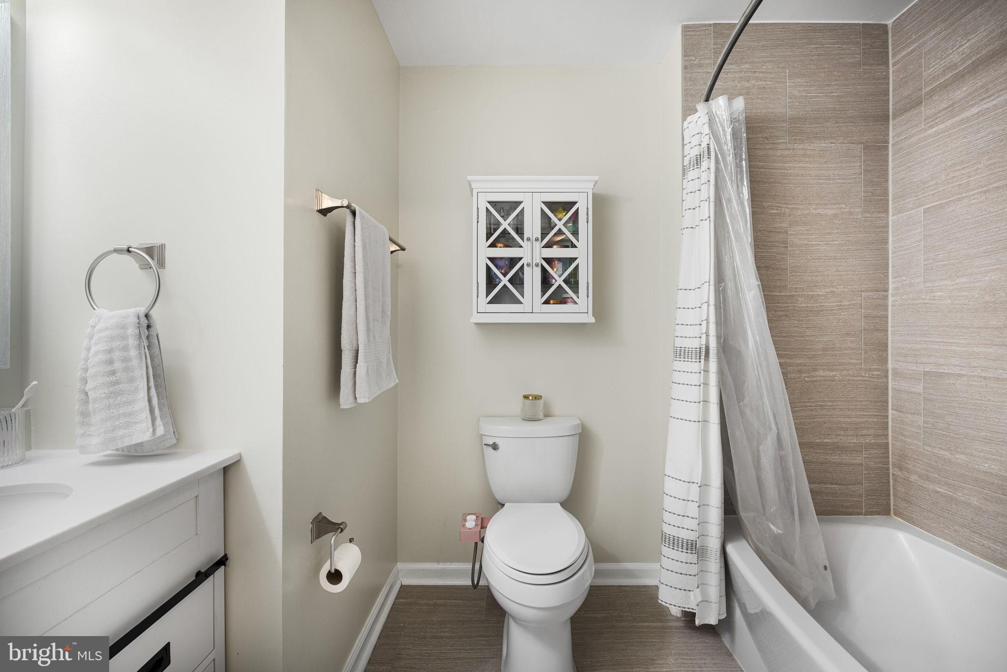 645 Constellation SQUARE SE Unit: B