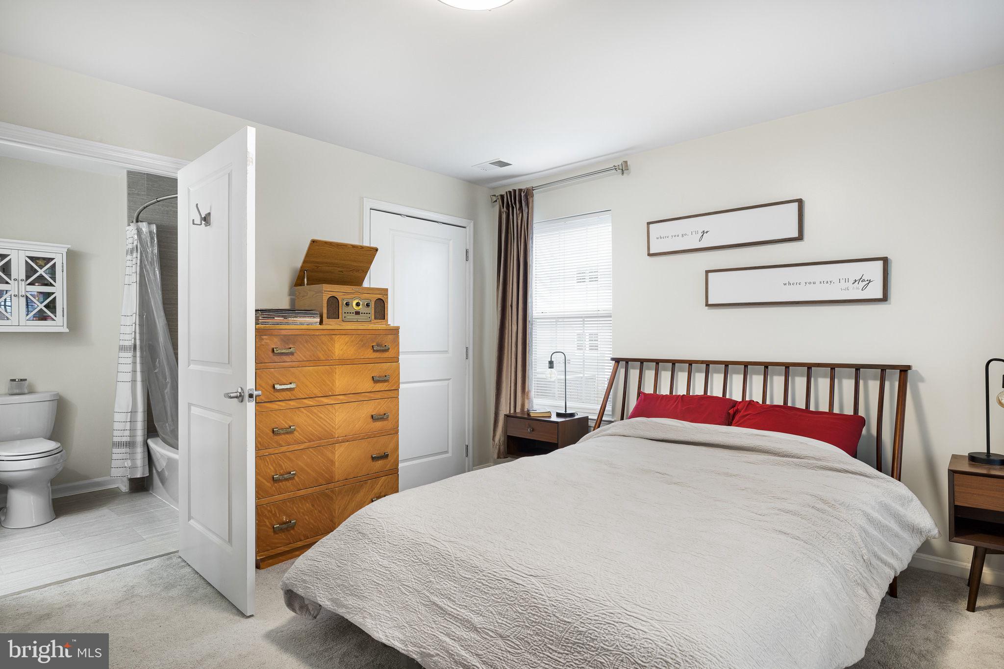 645 Constellation SQUARE SE Unit: B