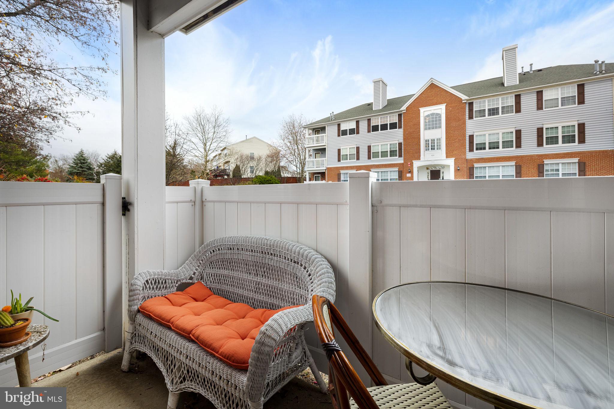 645 Constellation SQUARE SE Unit: B