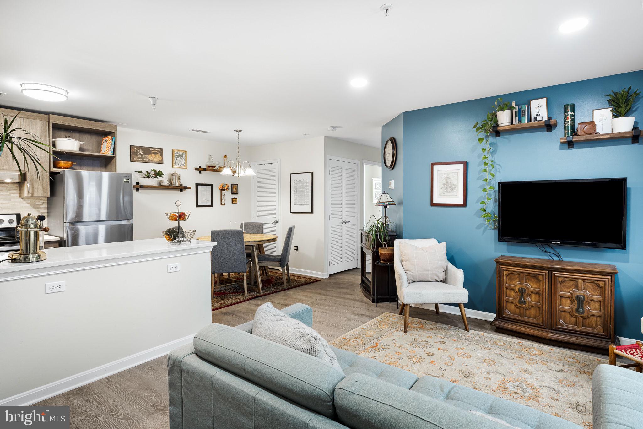 645 Constellation SQUARE SE Unit: B