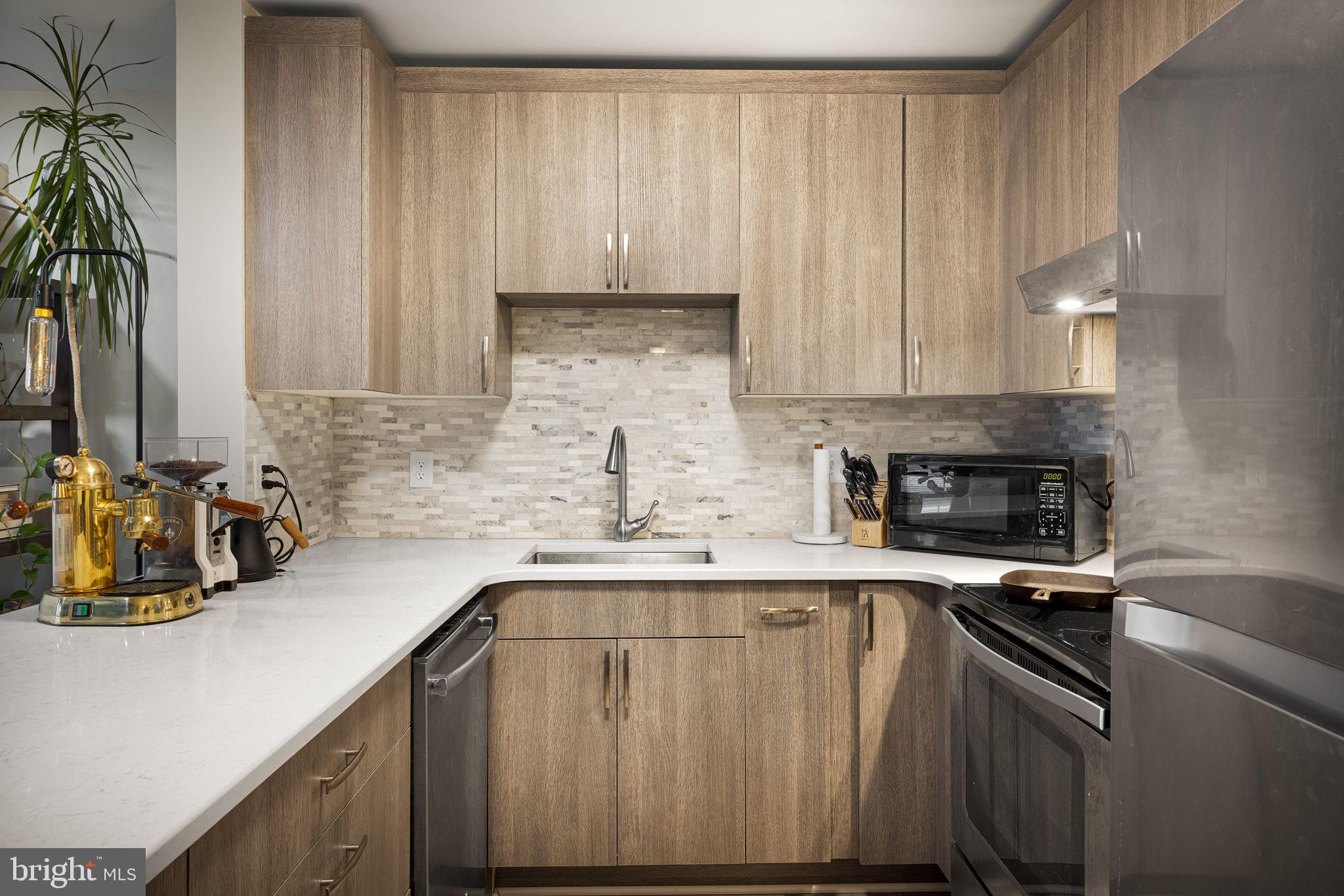 645 Constellation SQUARE SE Unit: B