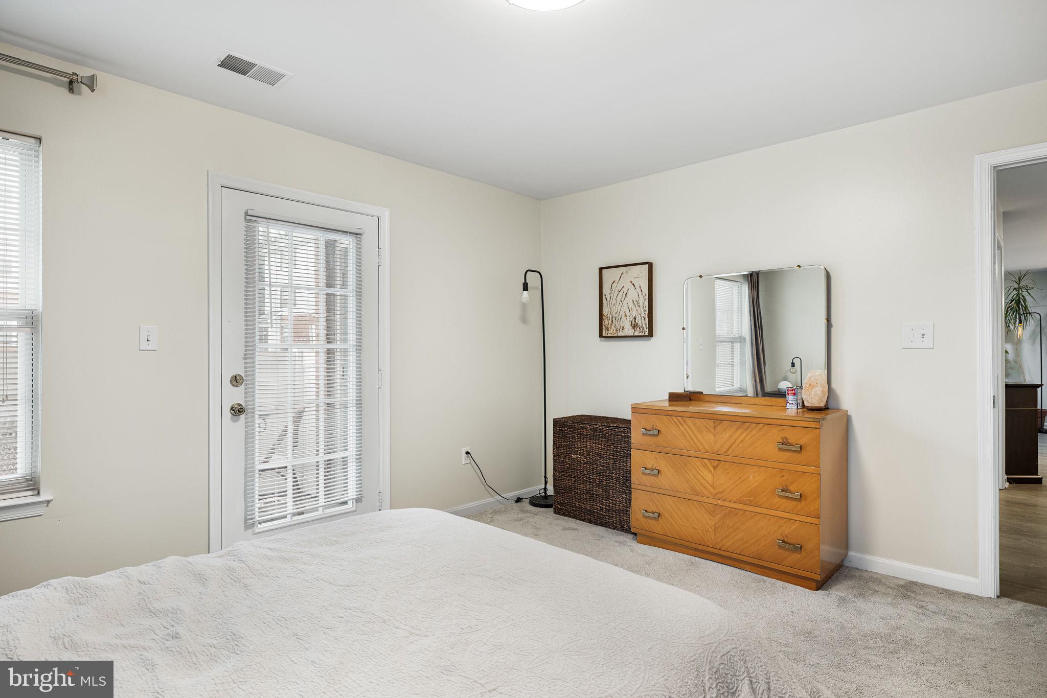 645 Constellation SQUARE SE Unit: B