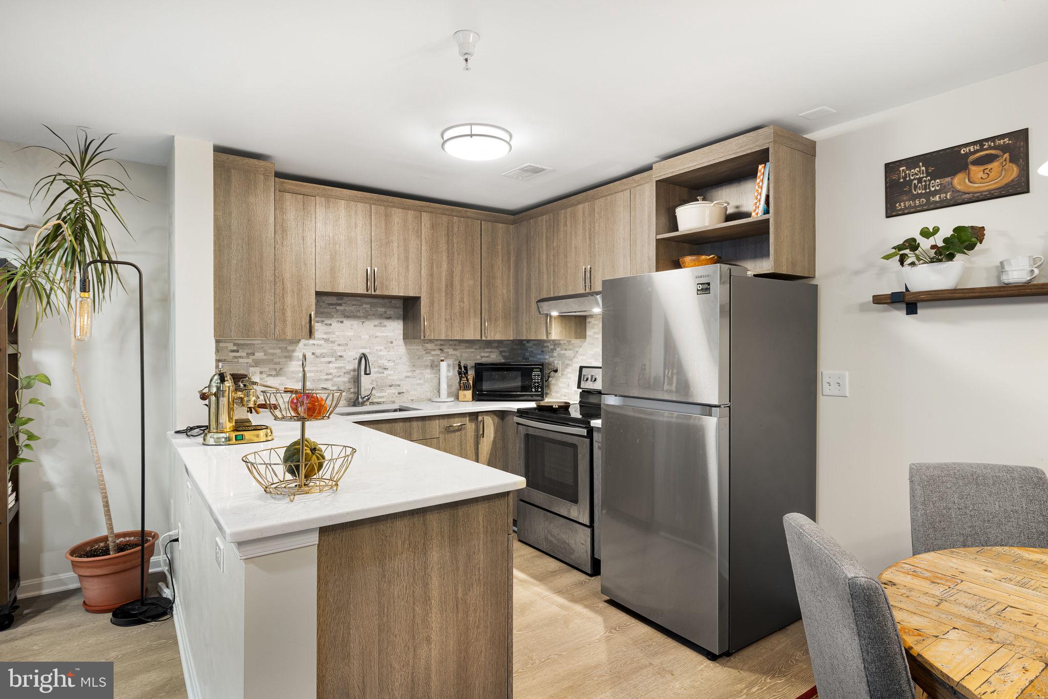 645 Constellation SQUARE SE Unit: B
