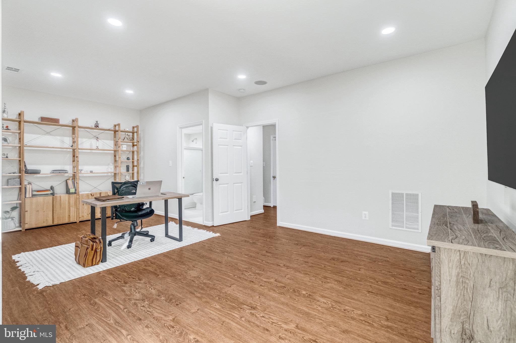 207 Elder TERRACE