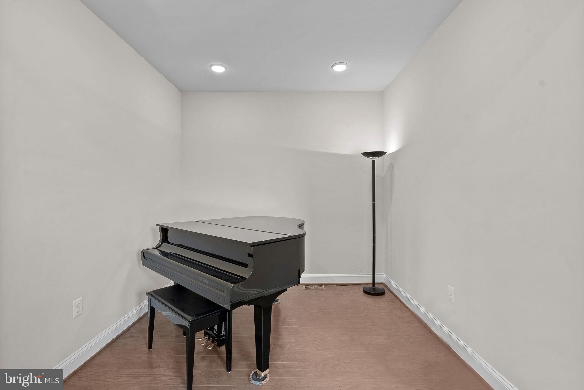 19829 Silvery Blue TERRACE