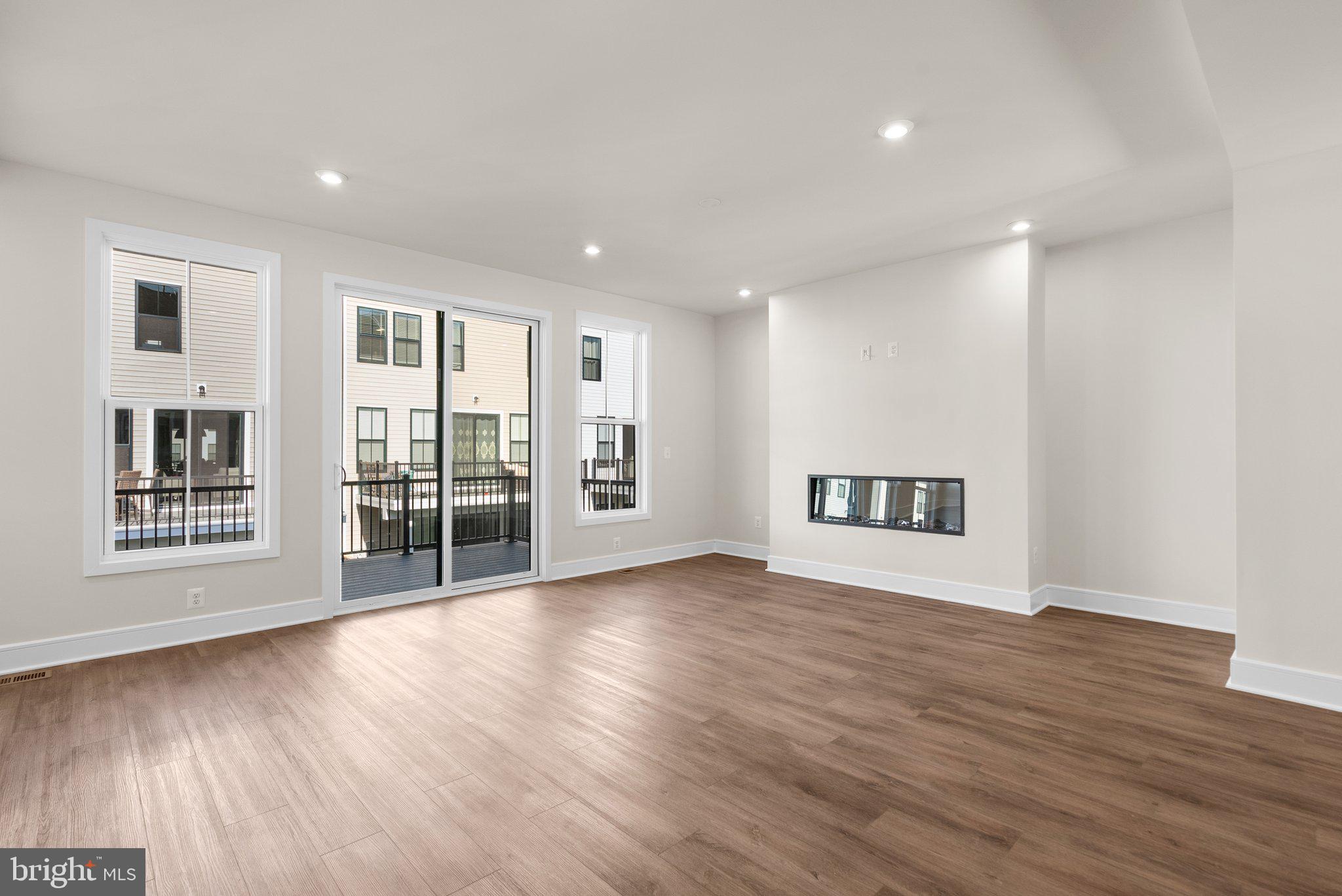 43593 Farringdon SQUARE