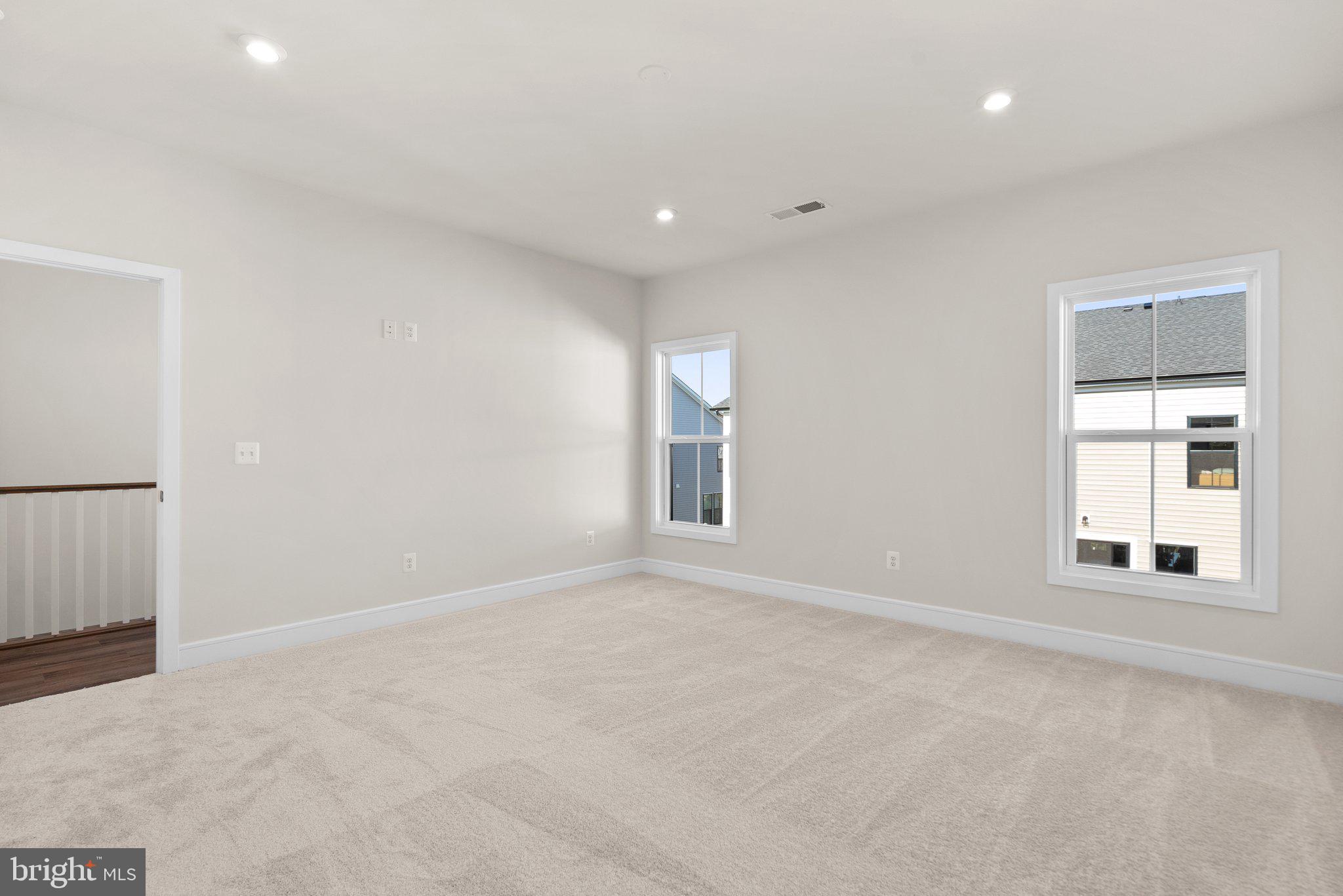 43593 Farringdon SQUARE