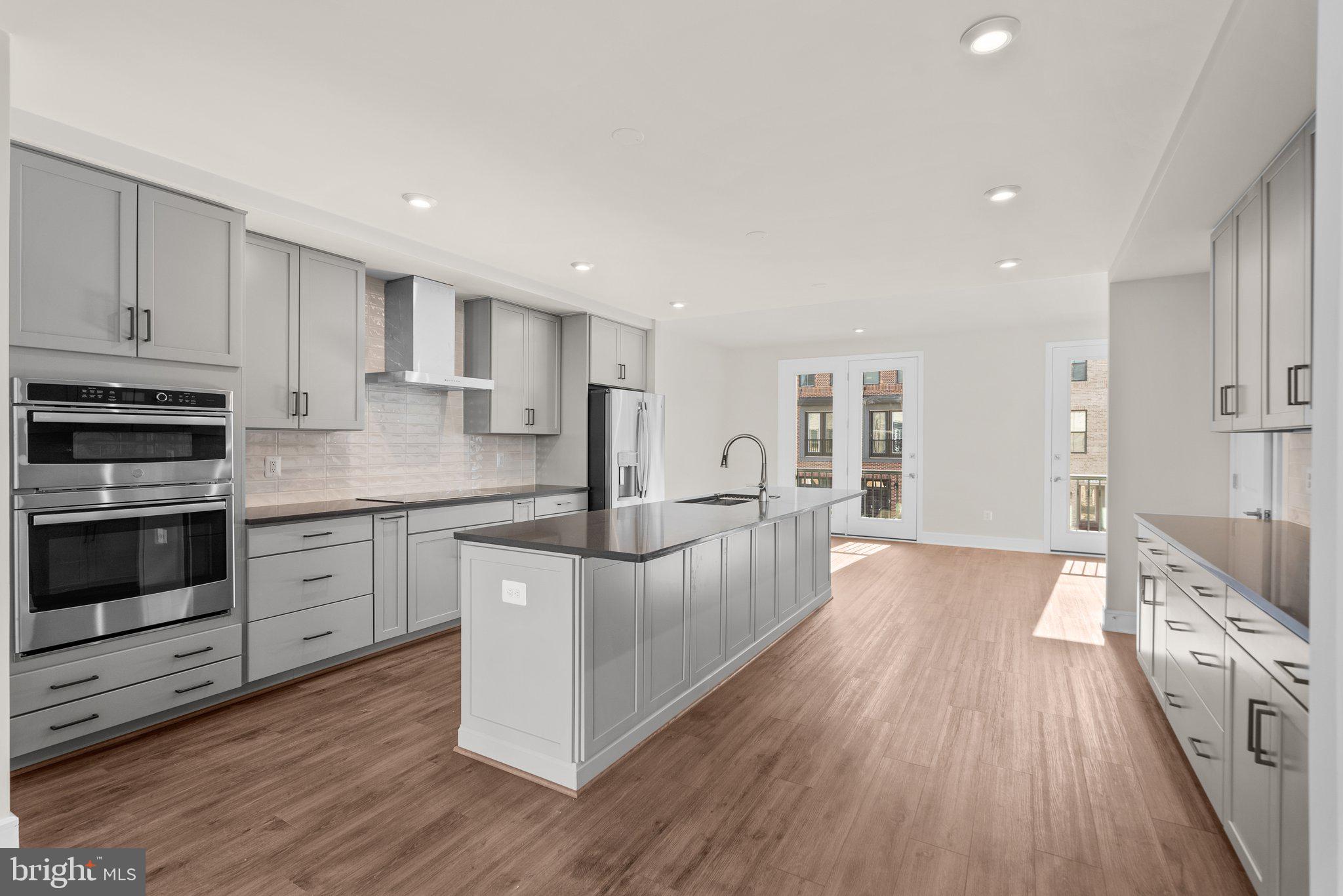 43593 Farringdon SQUARE