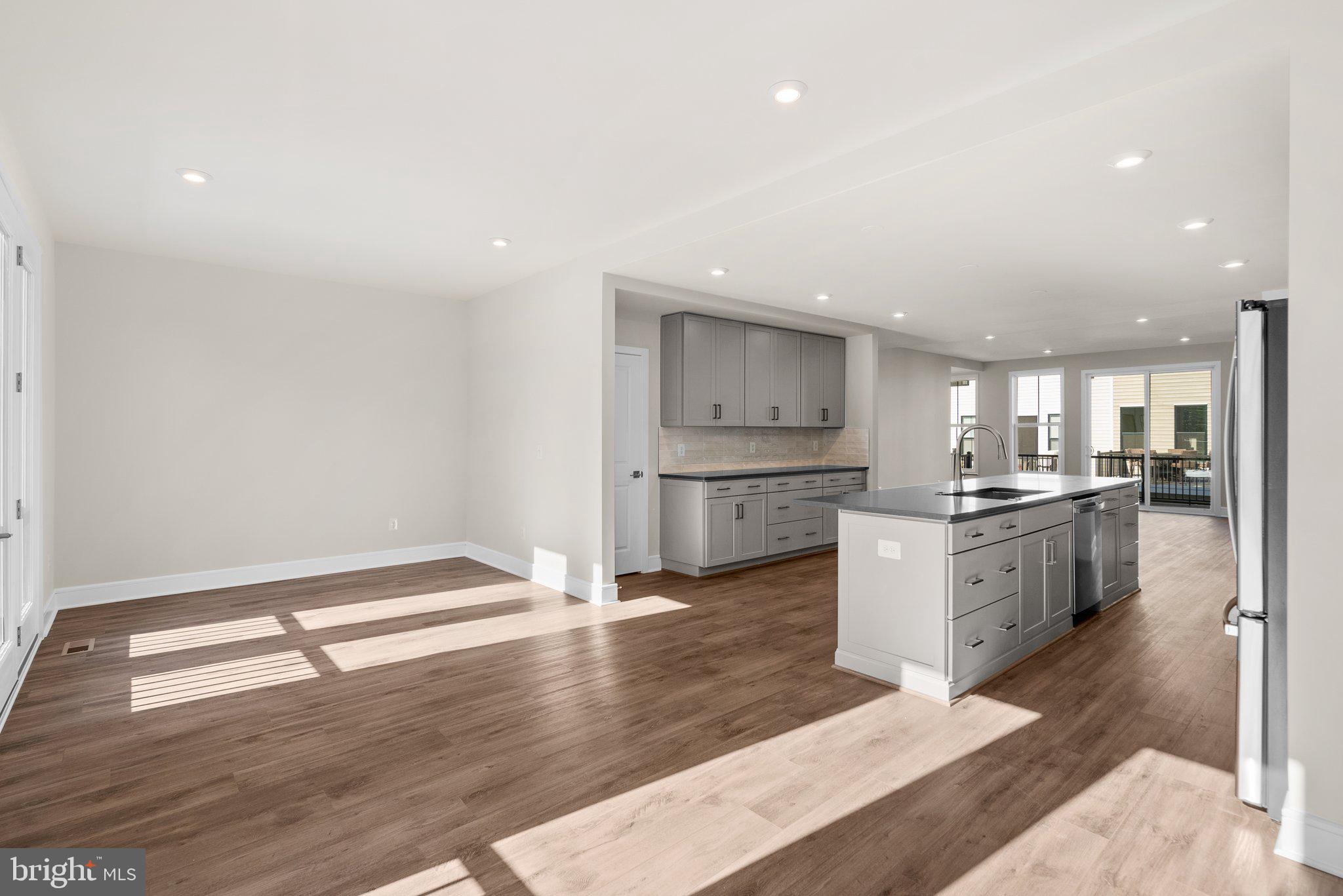 43593 Farringdon SQUARE