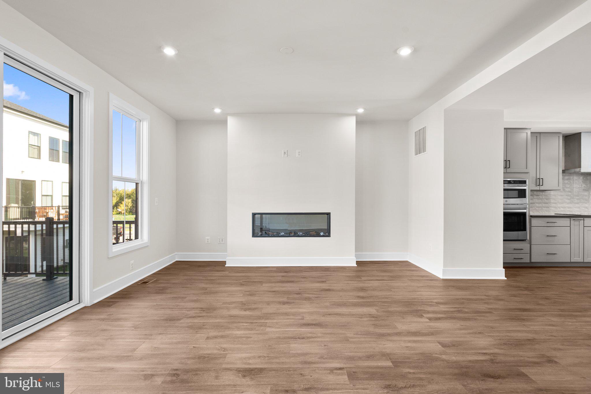 43593 Farringdon SQUARE