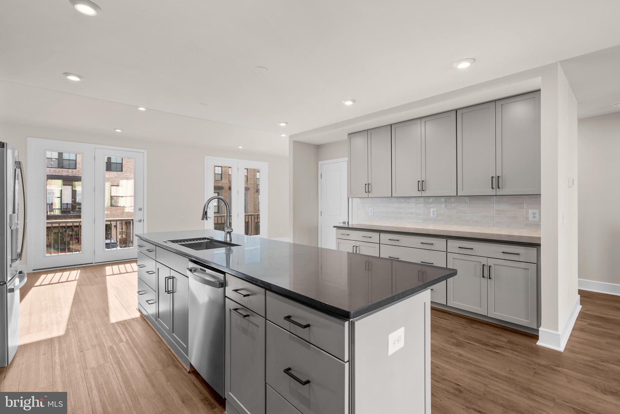 43593 Farringdon SQUARE