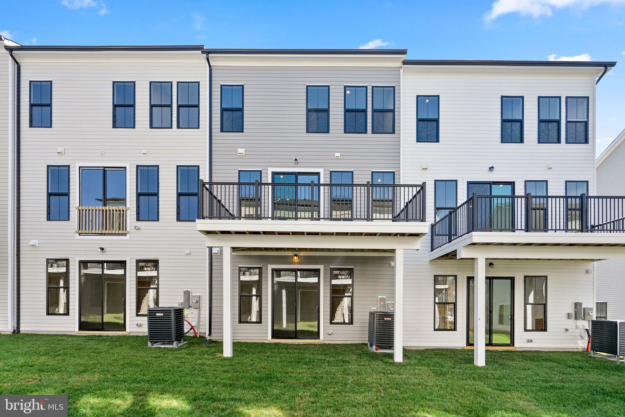 43593 Farringdon SQUARE