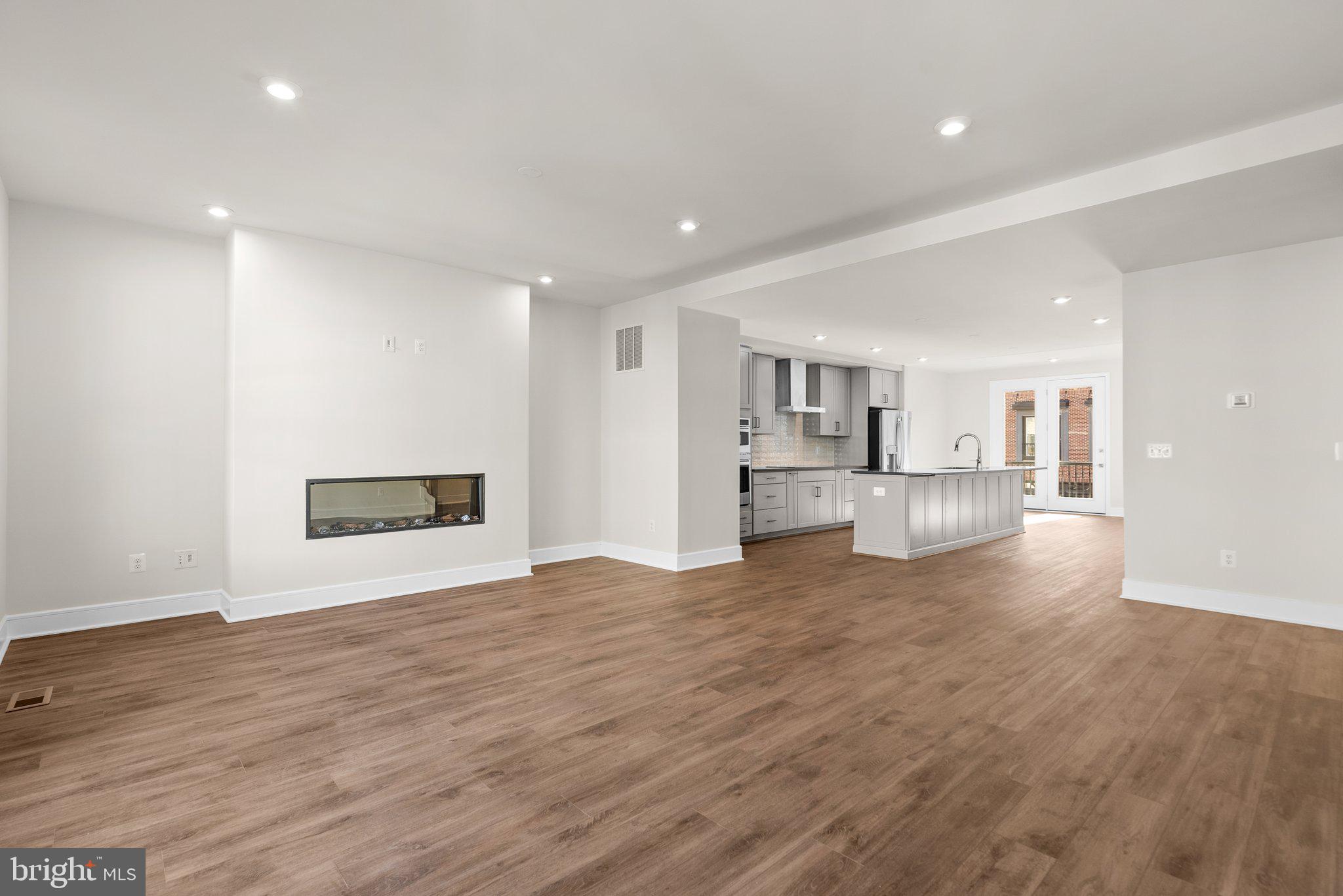 43593 Farringdon SQUARE