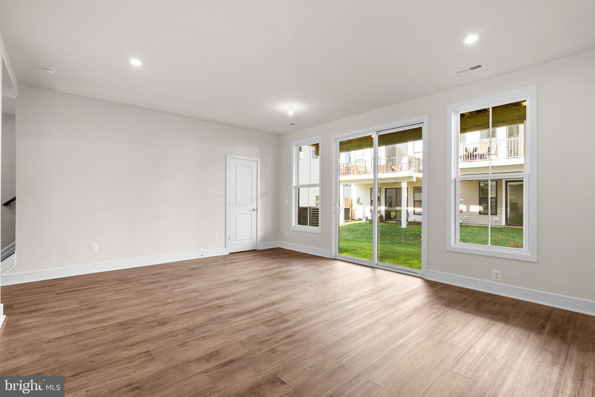 43593 Farringdon SQUARE