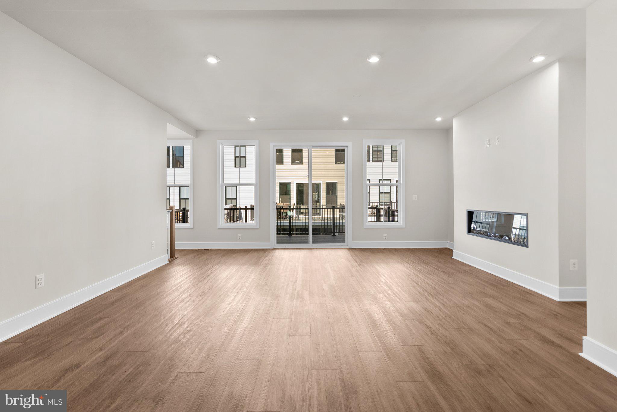 43593 Farringdon SQUARE