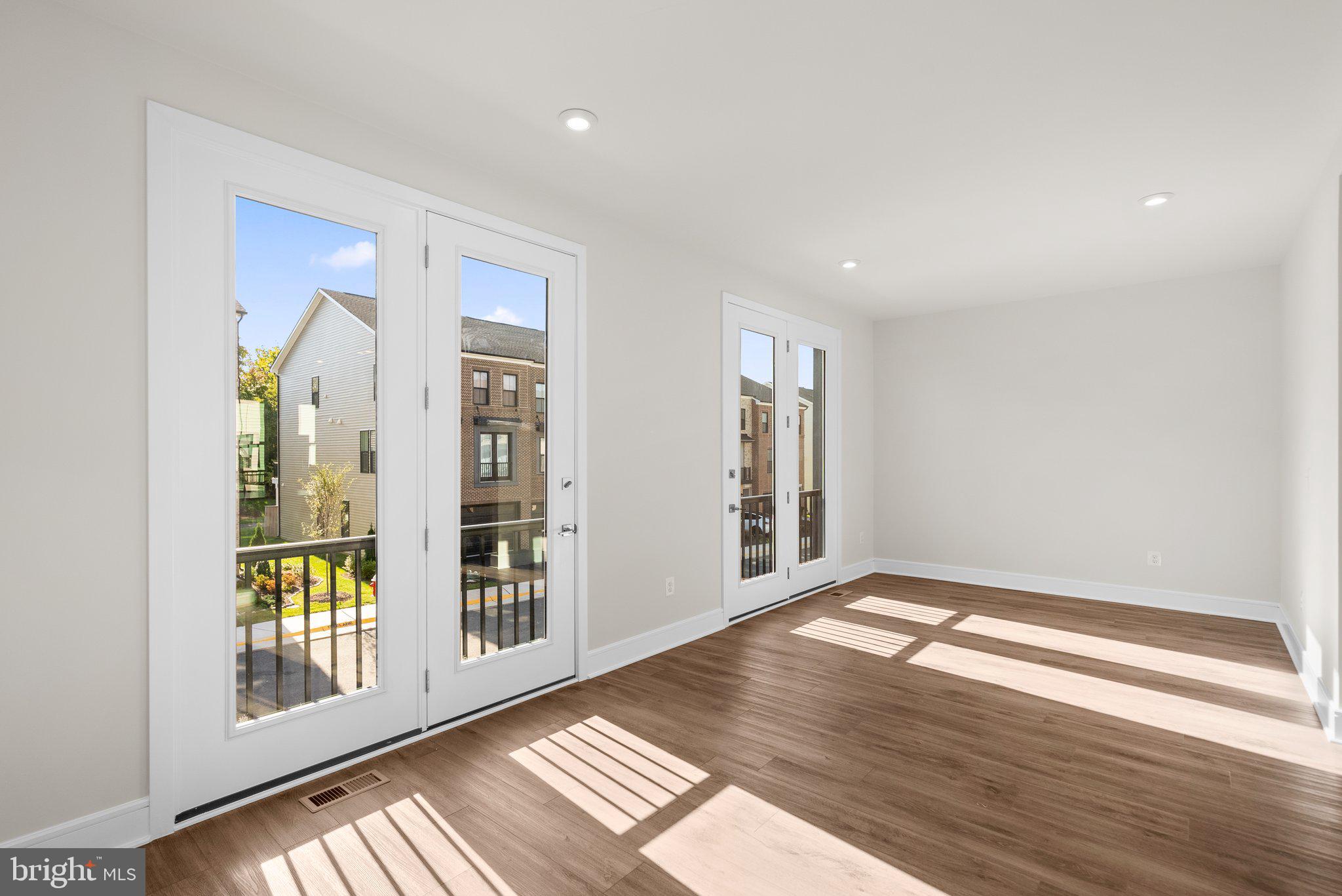 43593 Farringdon SQUARE