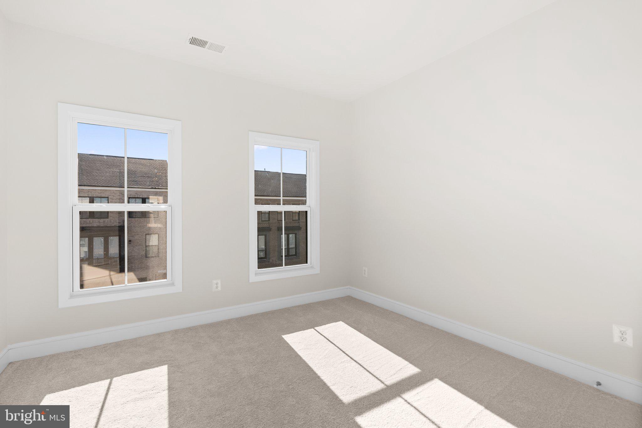 43593 Farringdon SQUARE