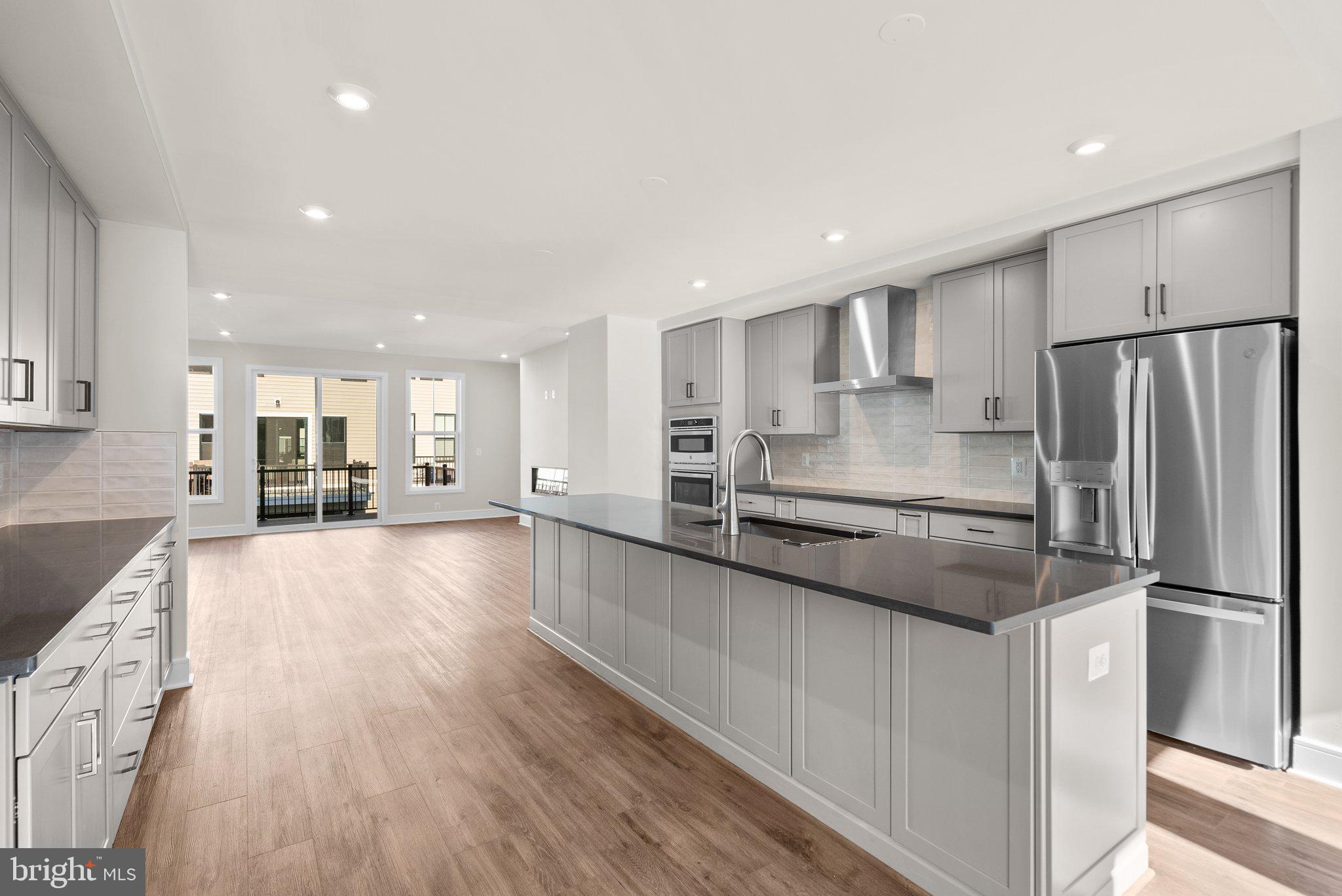 43593 Farringdon SQUARE