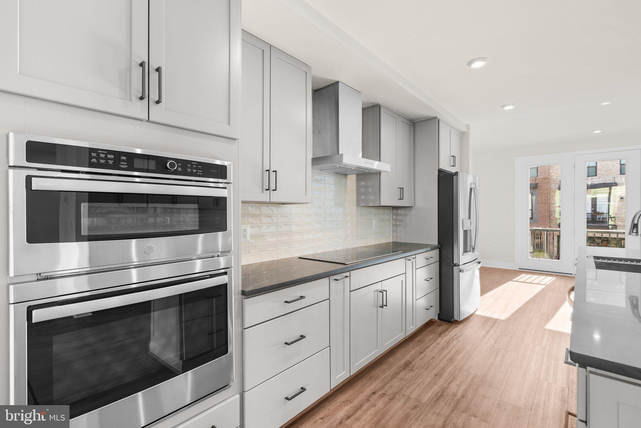 43593 Farringdon SQUARE