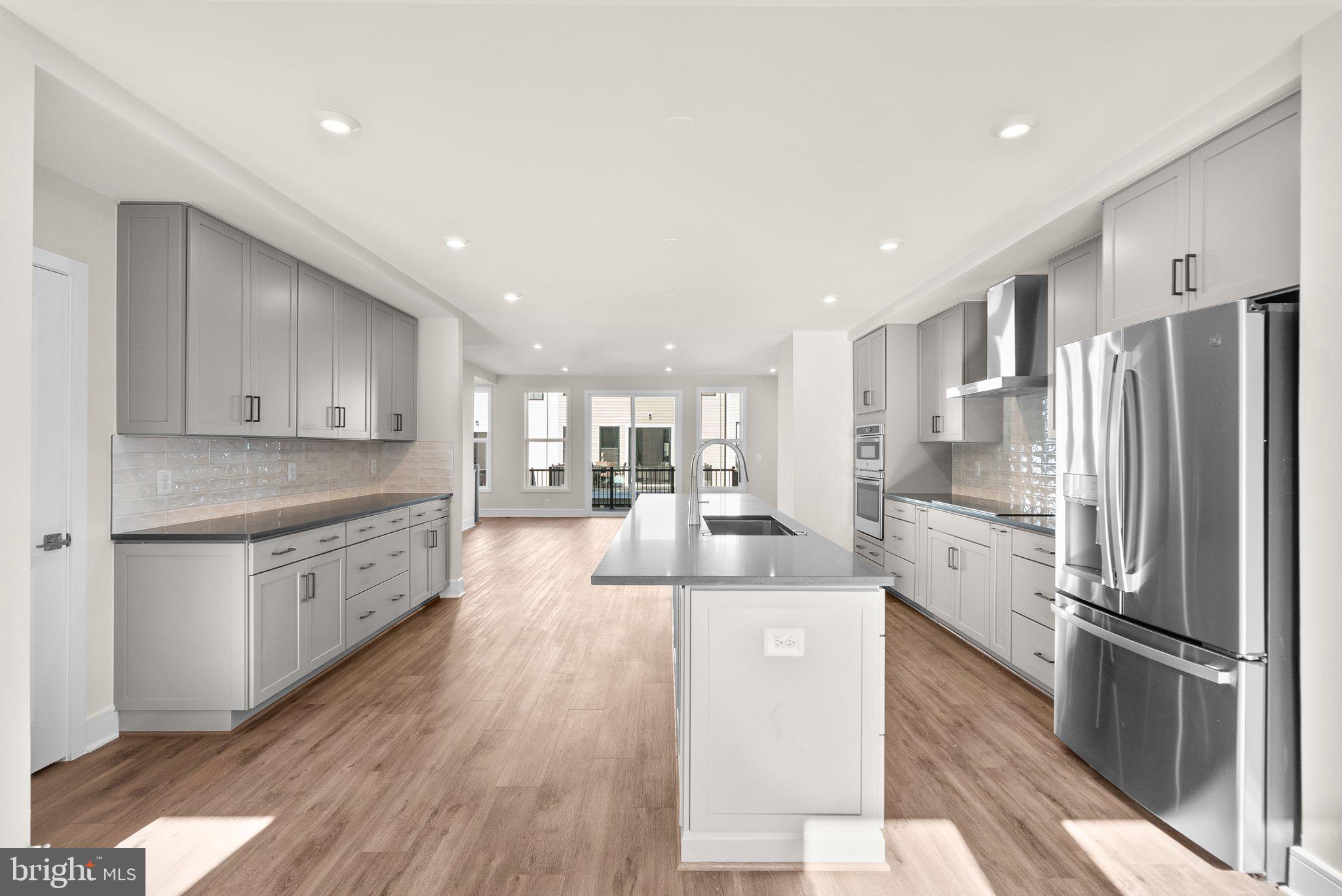 43593 Farringdon SQUARE