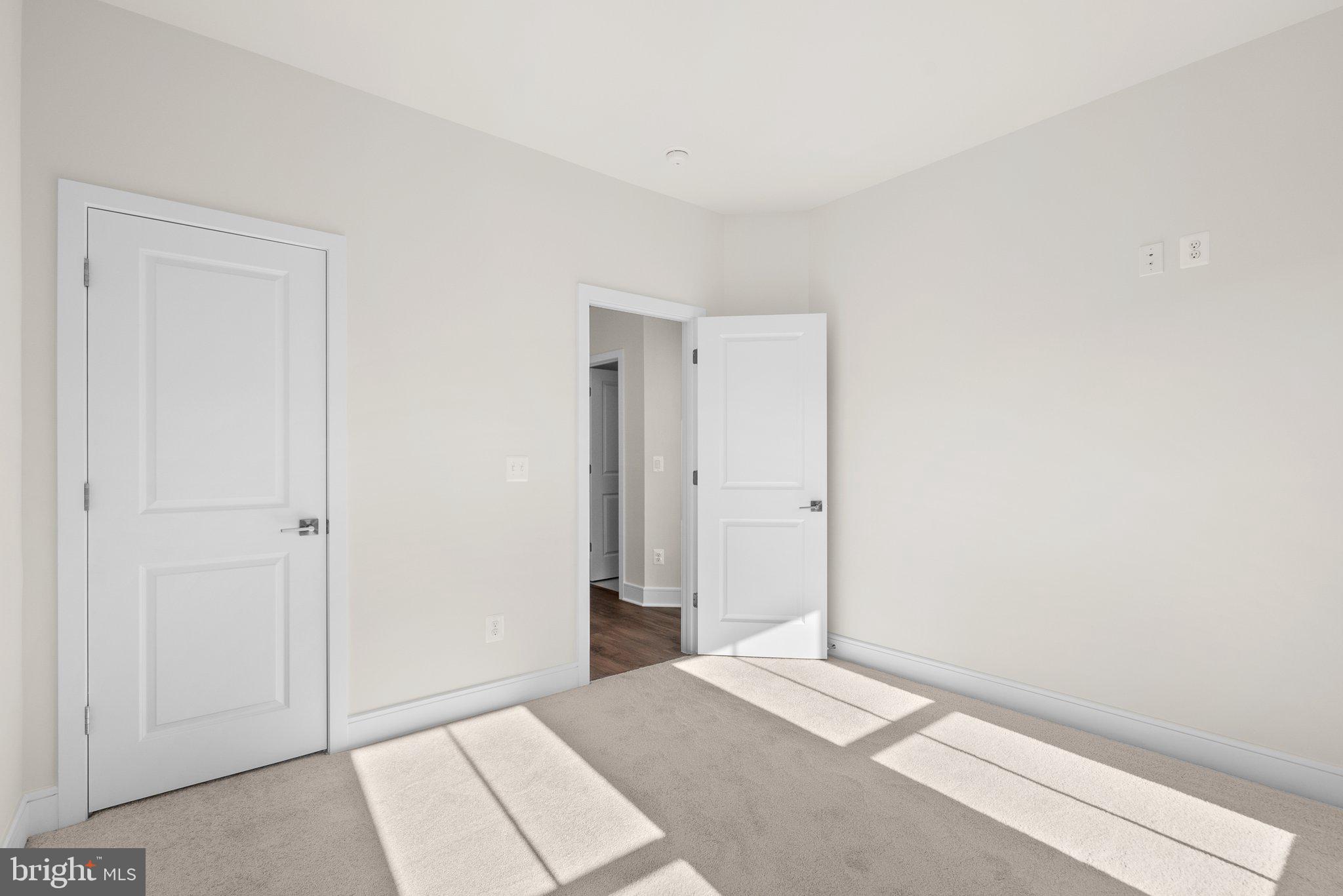 43593 Farringdon SQUARE