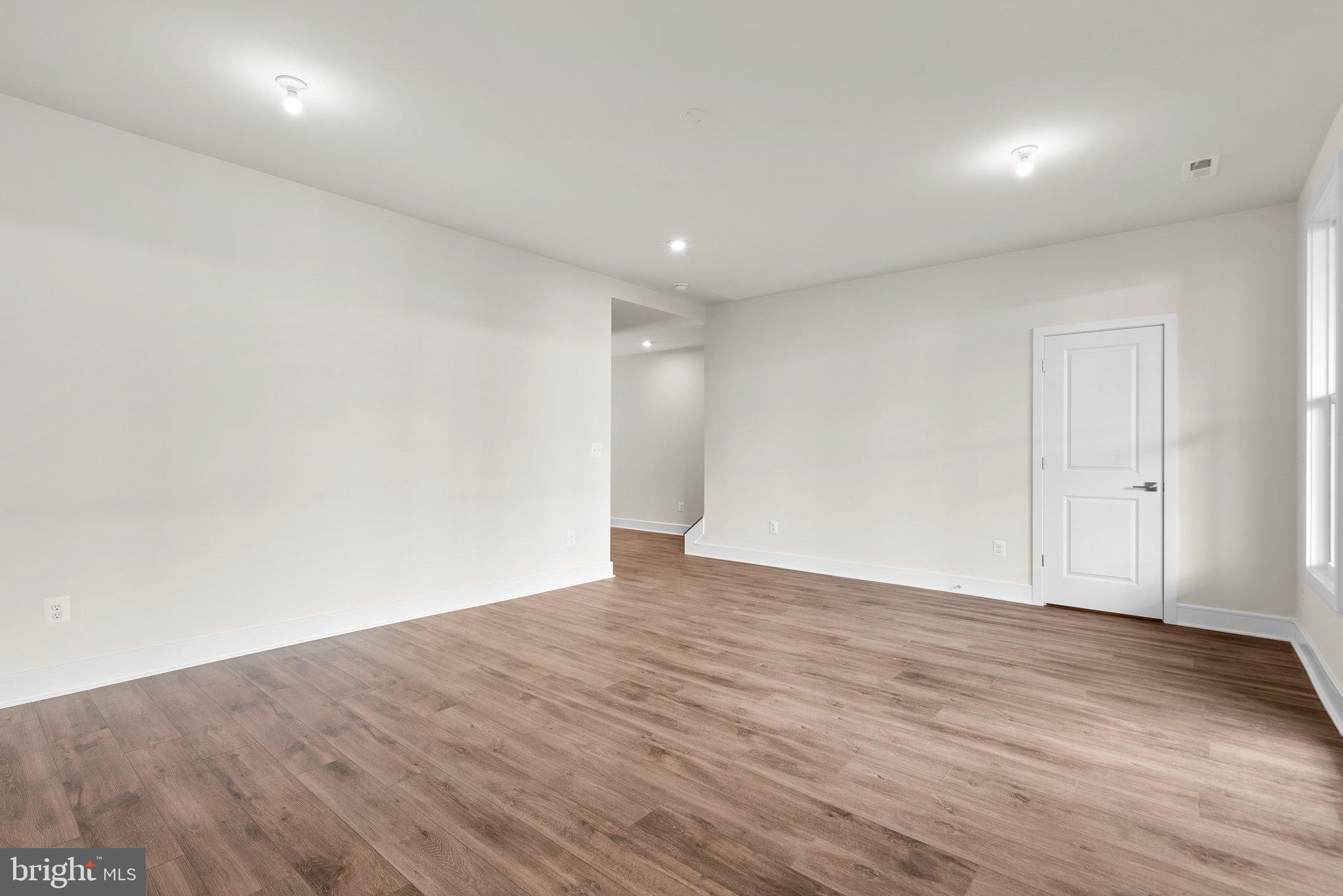 43593 Farringdon SQUARE