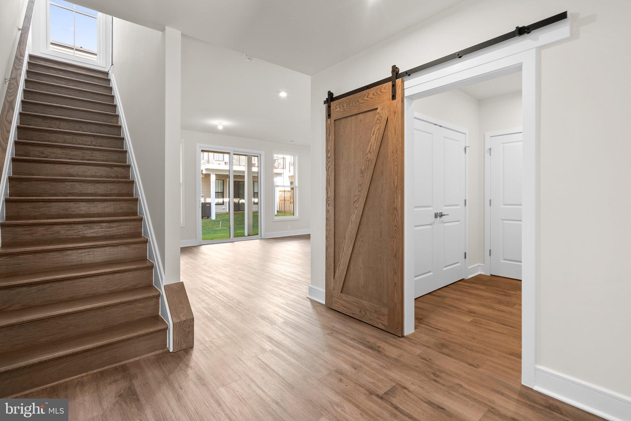 43593 Farringdon SQUARE