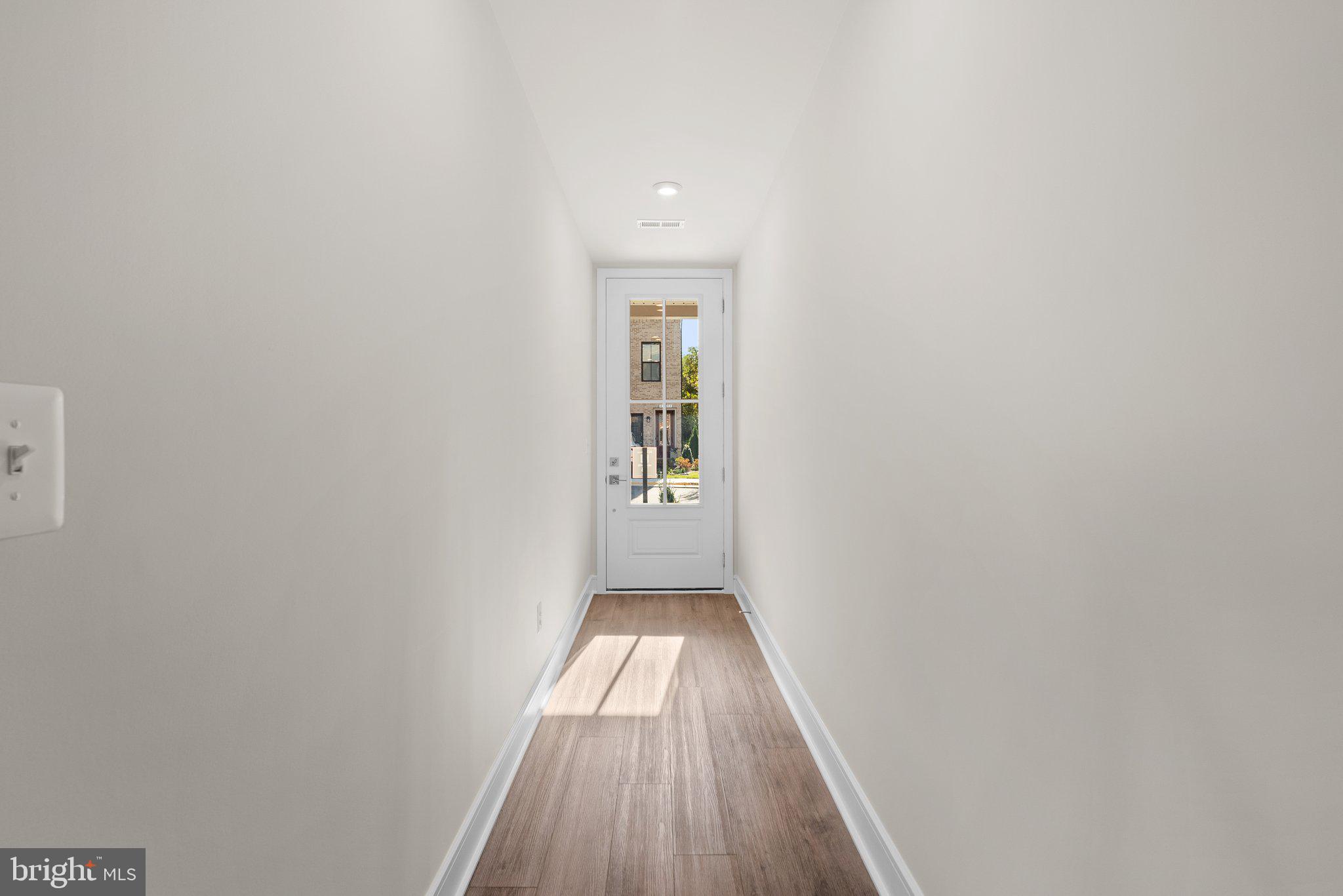 43593 Farringdon SQUARE