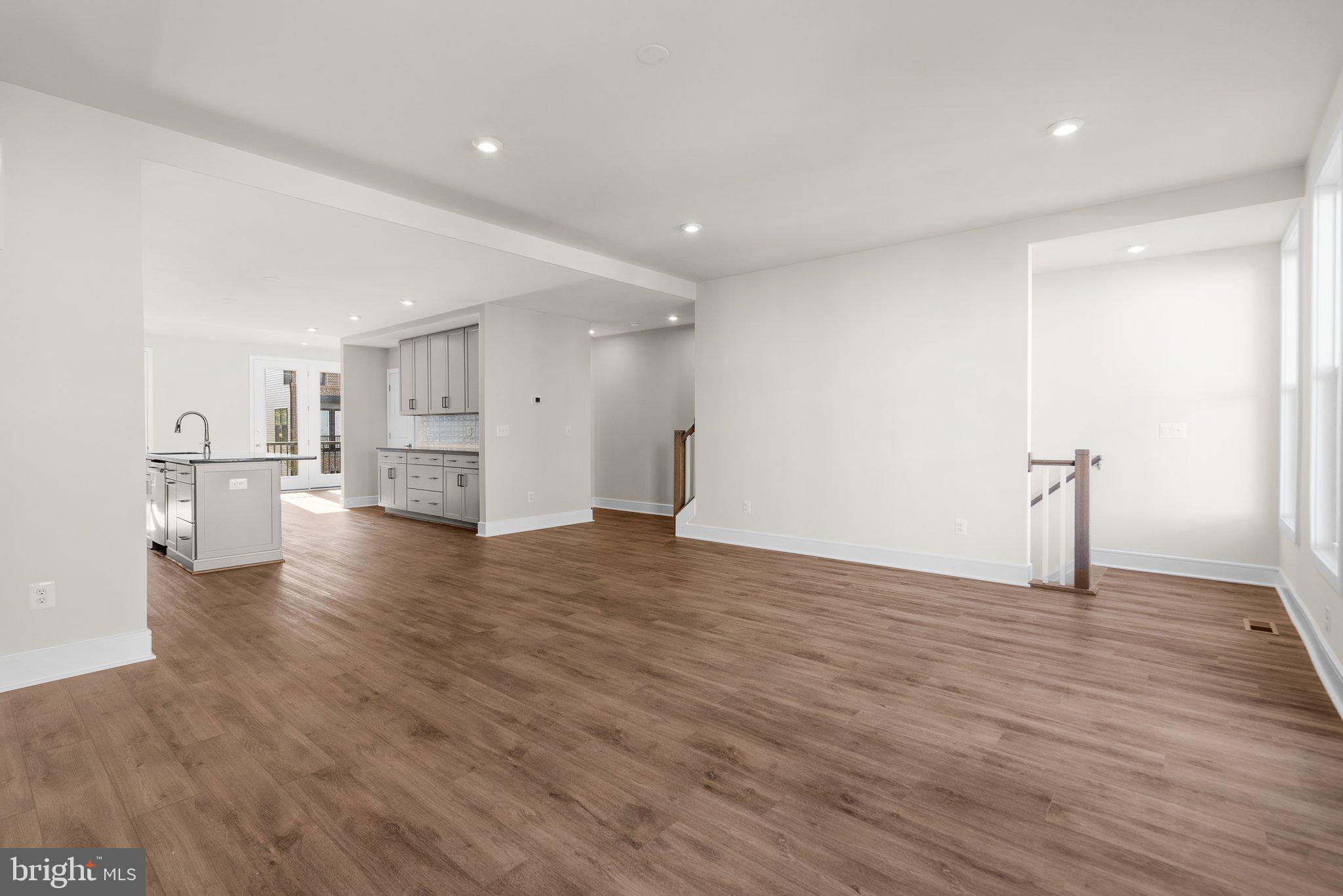 43593 Farringdon SQUARE