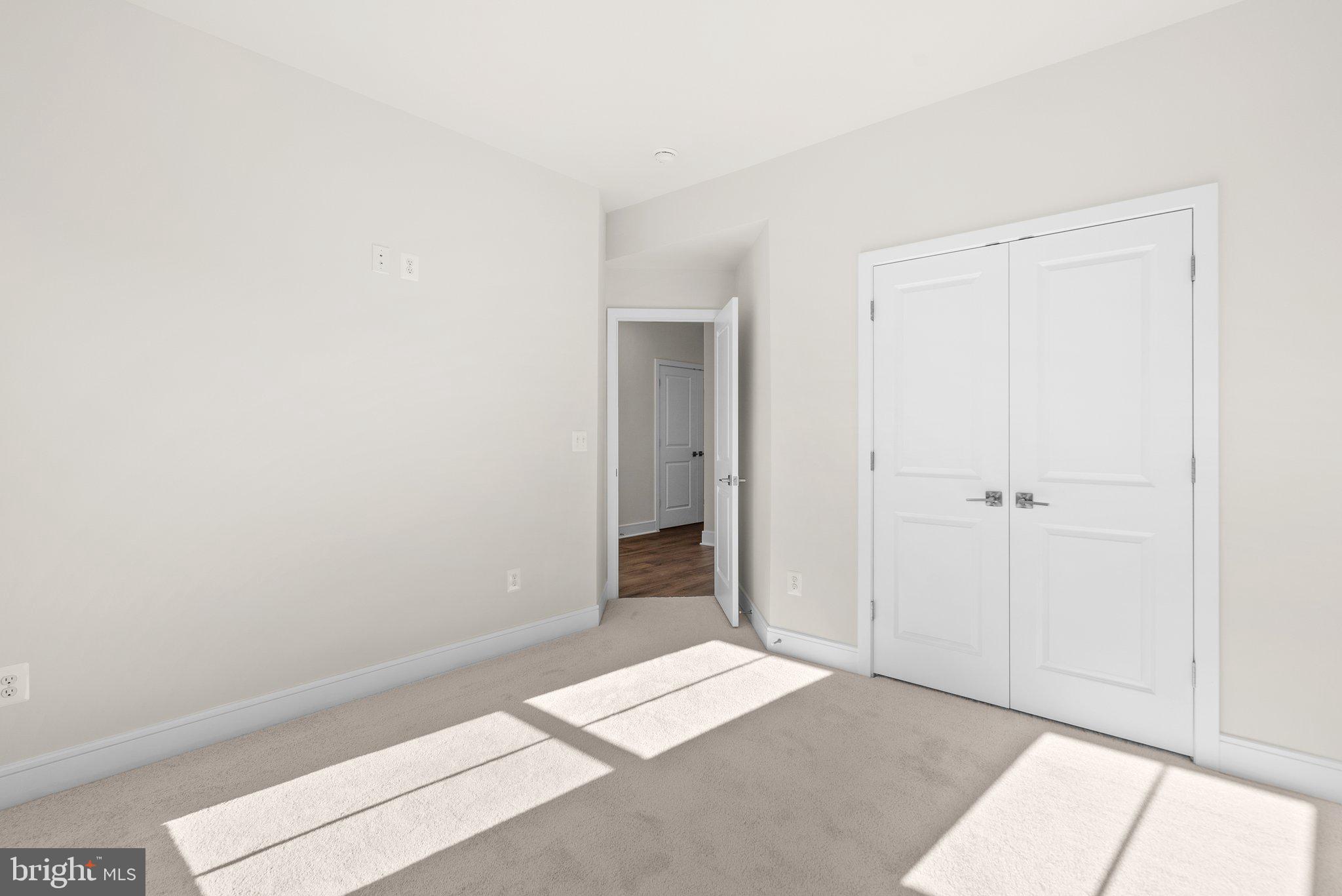 43593 Farringdon SQUARE