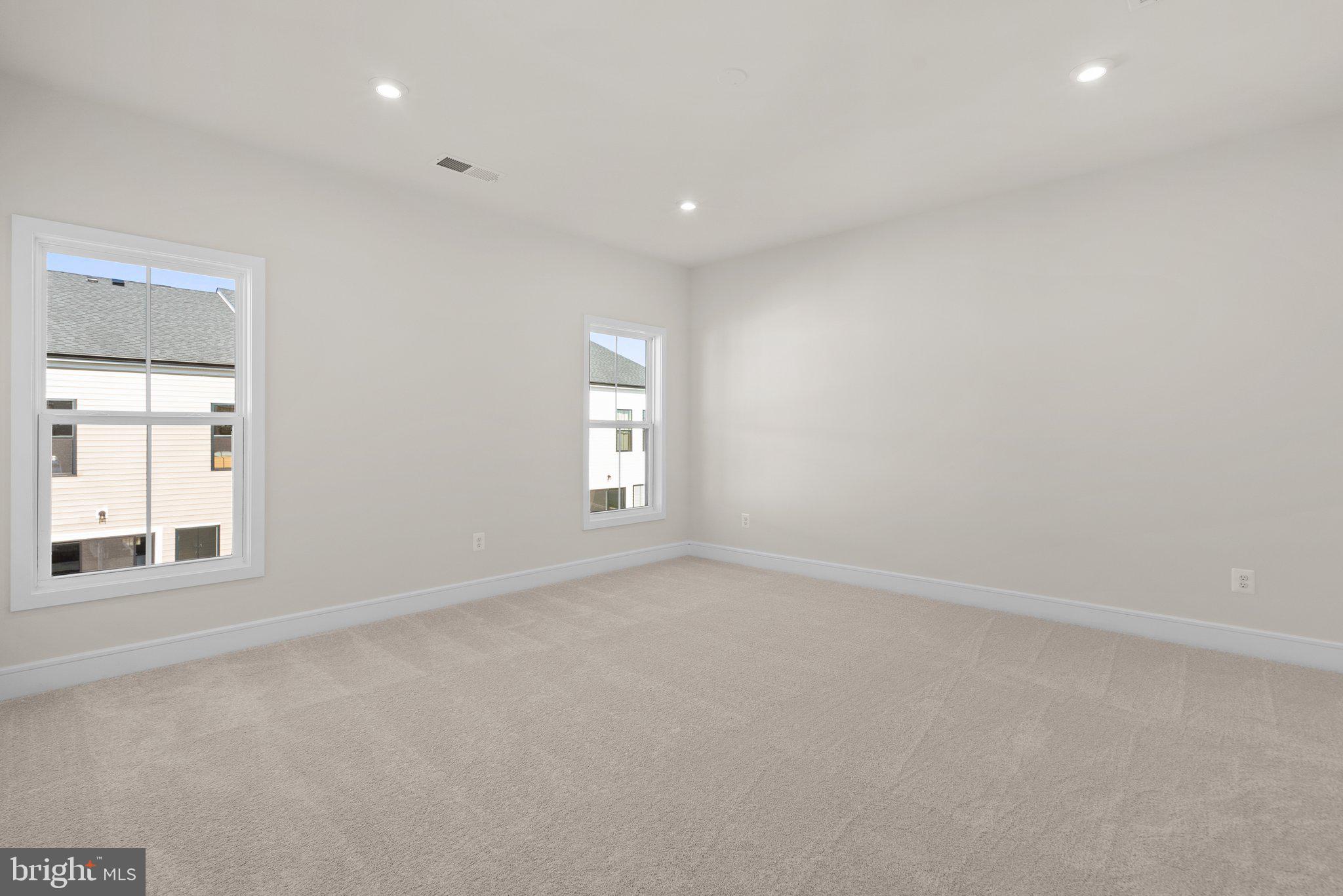 43593 Farringdon SQUARE
