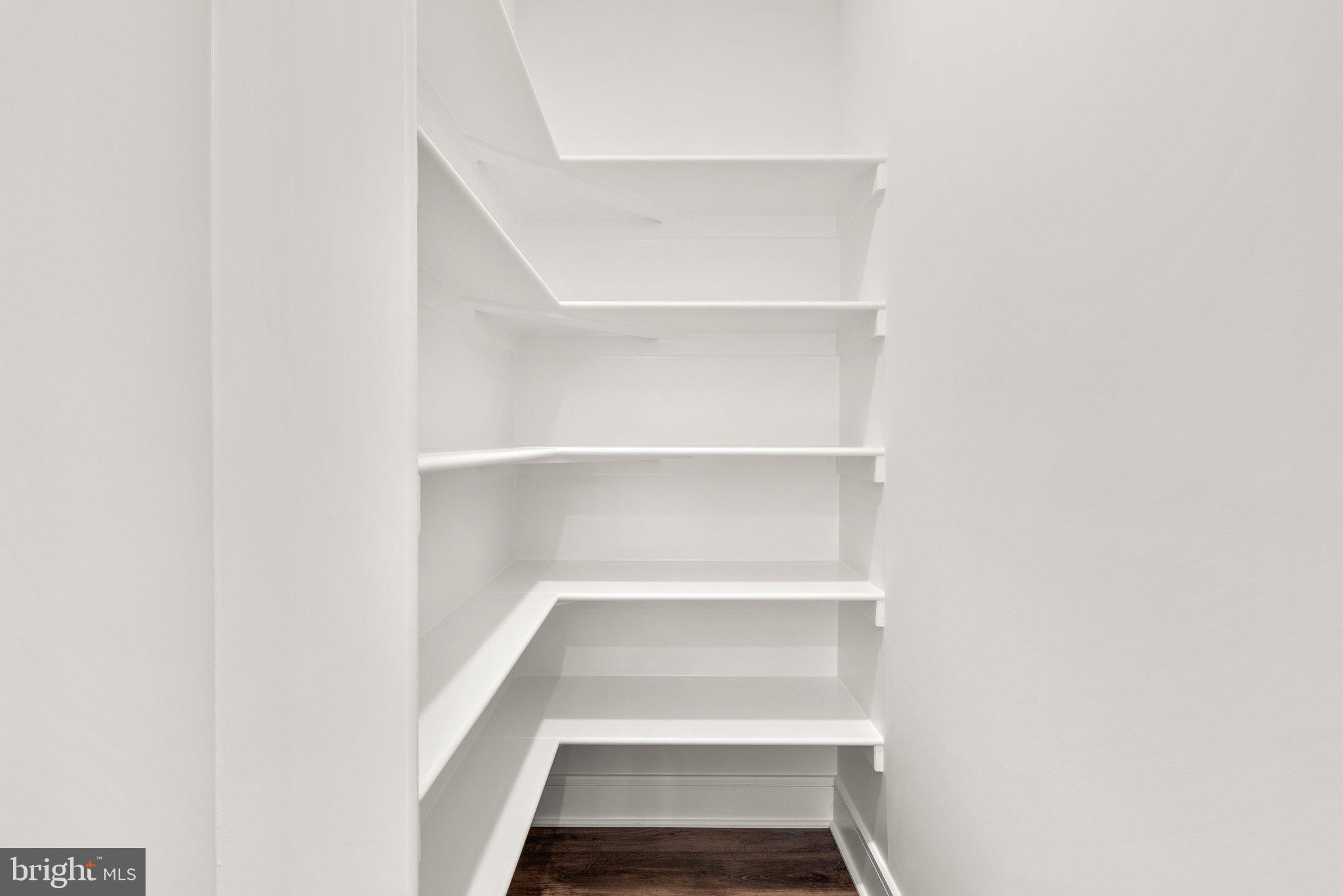 43593 Farringdon SQUARE