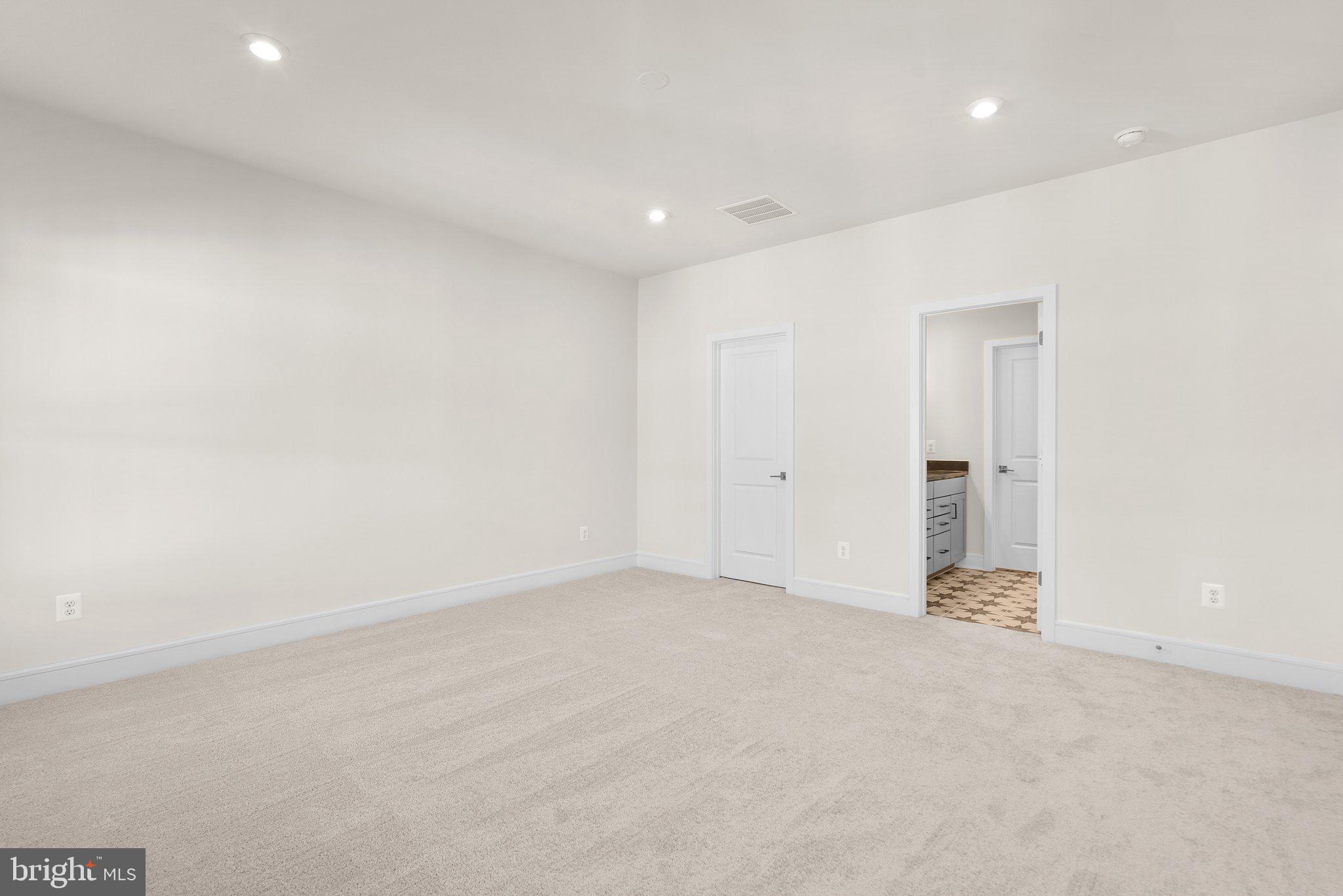 43593 Farringdon SQUARE