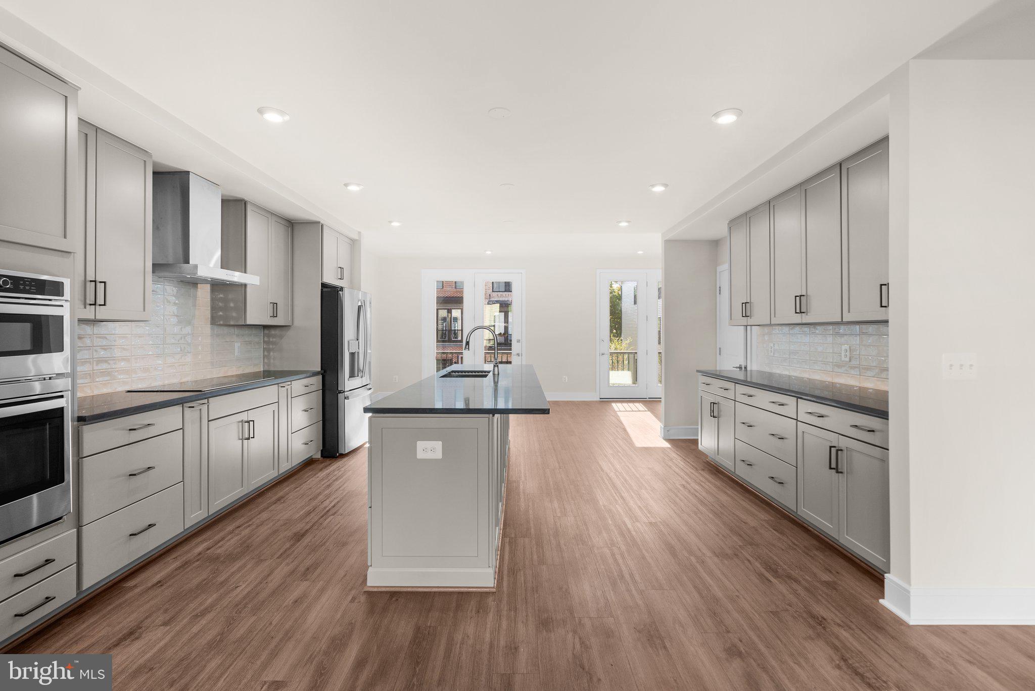 43593 Farringdon SQUARE