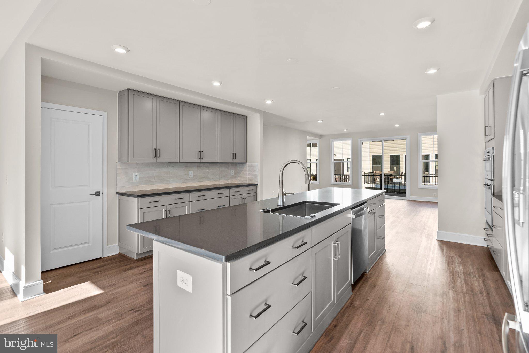 43593 Farringdon SQUARE