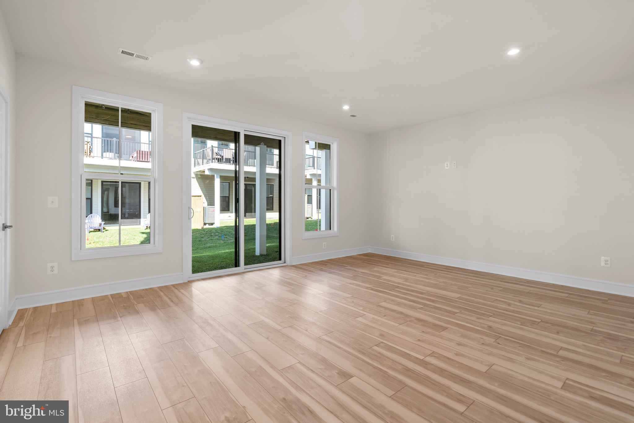 43595 Farringdon SQUARE