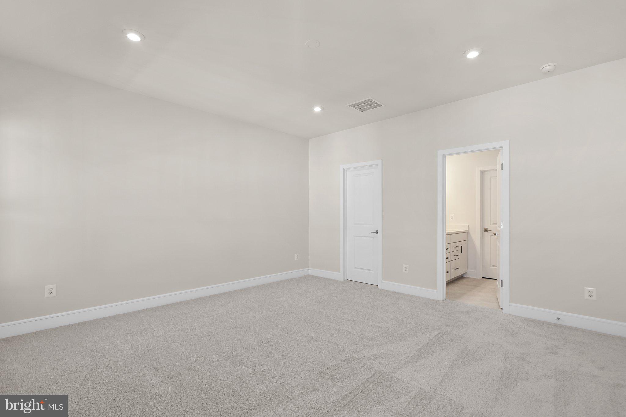 43595 Farringdon SQUARE