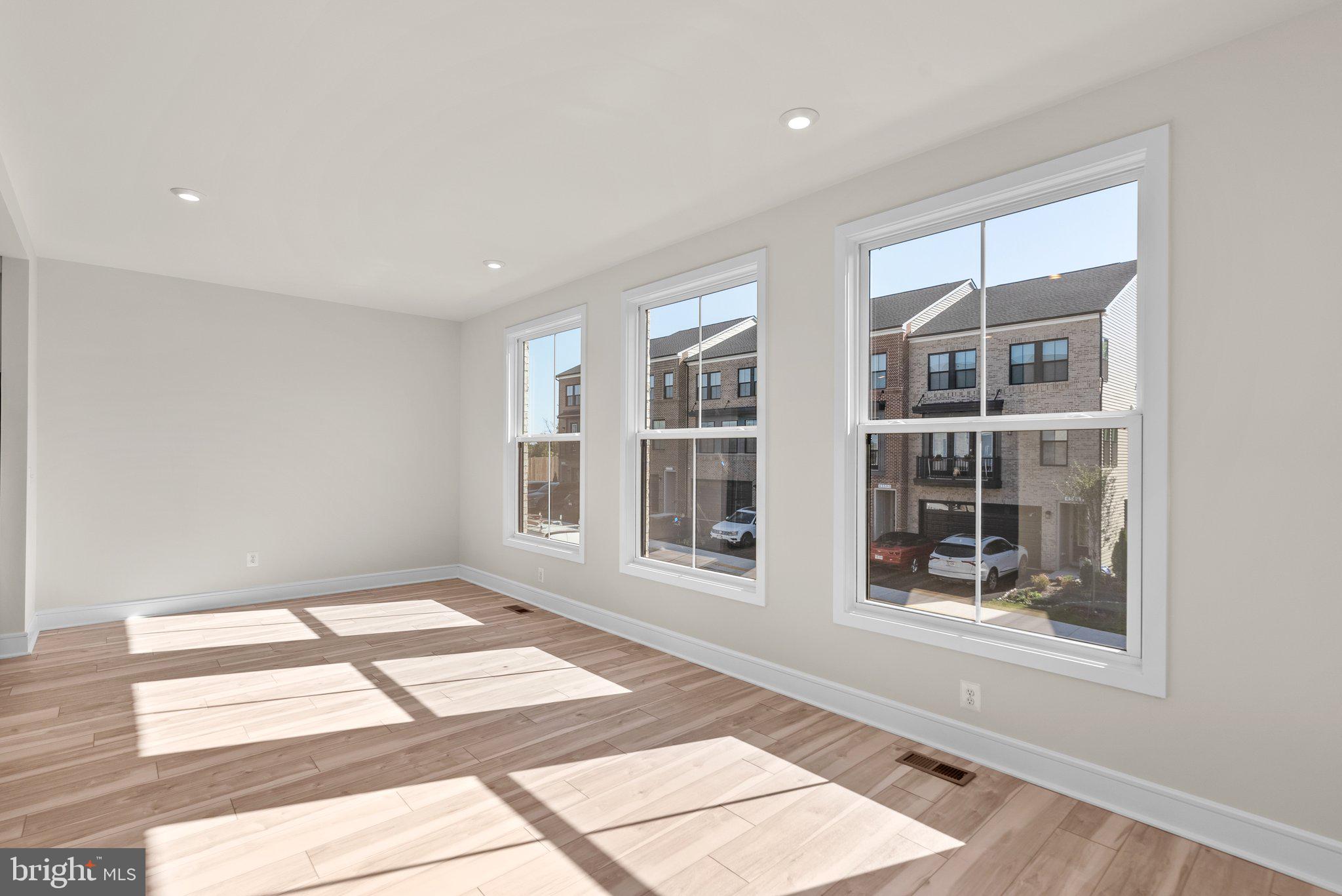 43595 Farringdon SQUARE