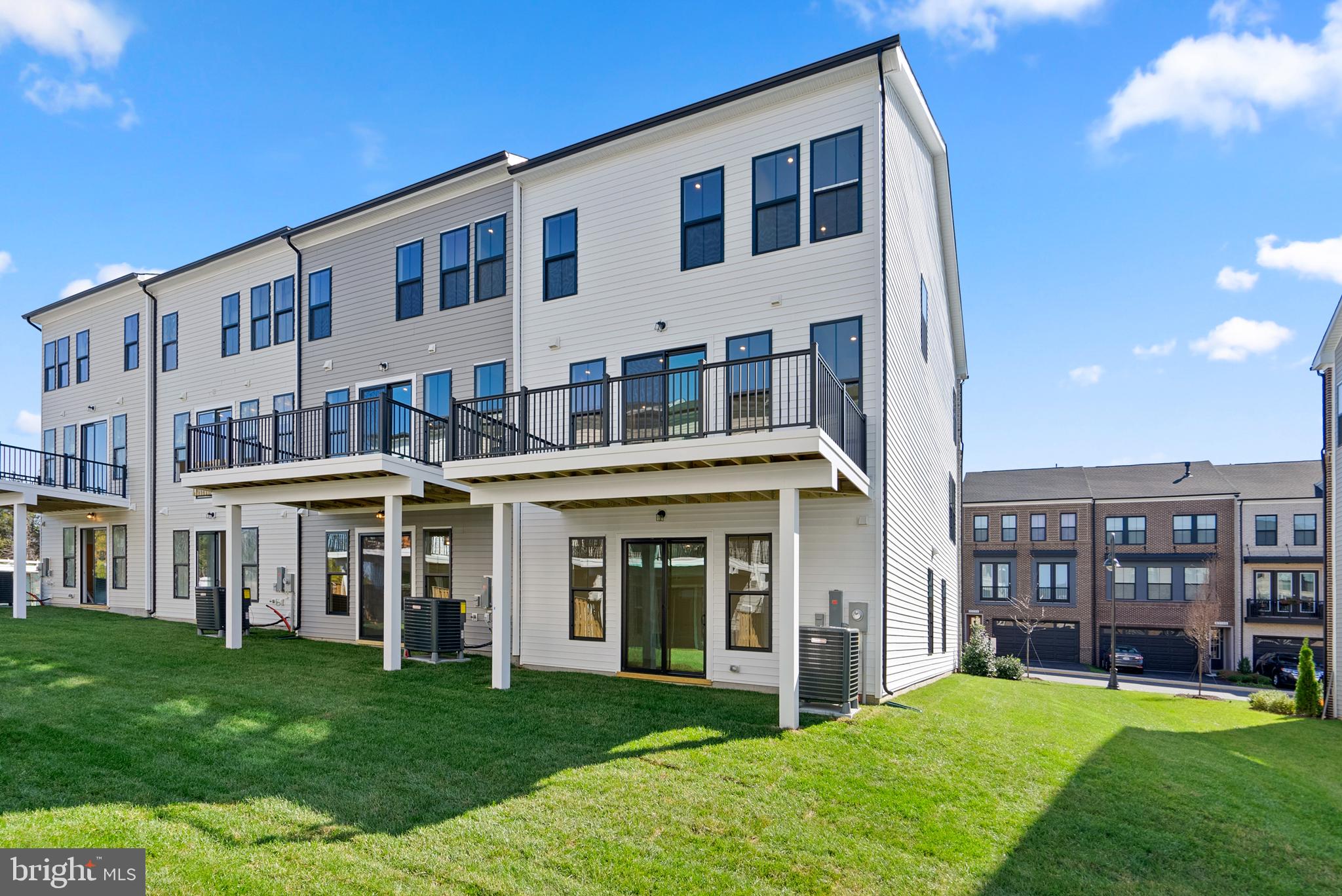 43595 Farringdon SQUARE