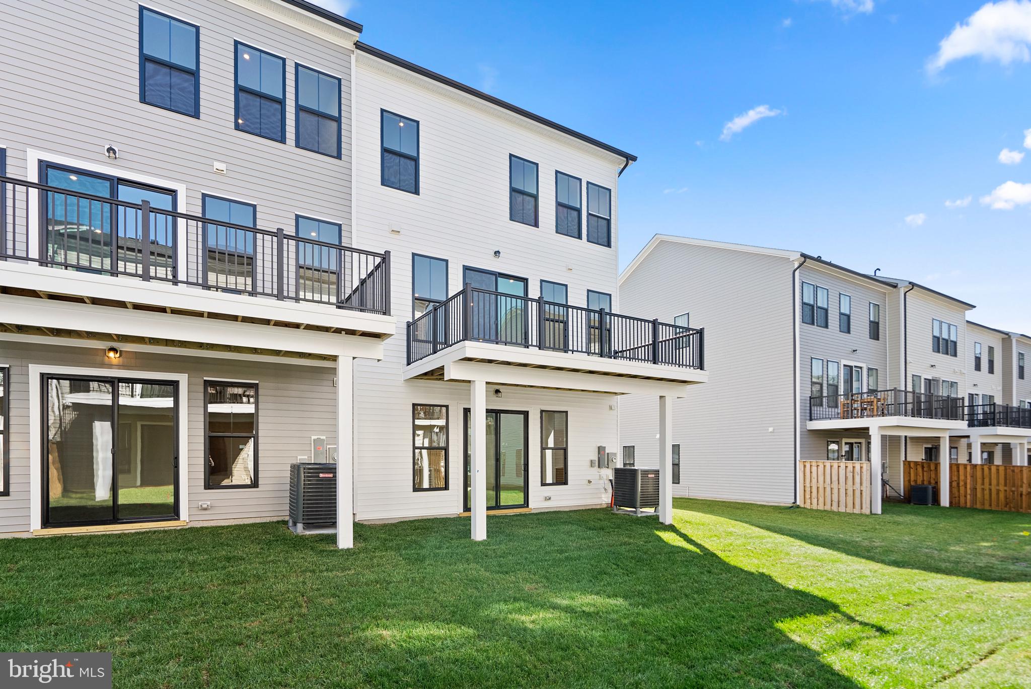 43595 Farringdon SQUARE