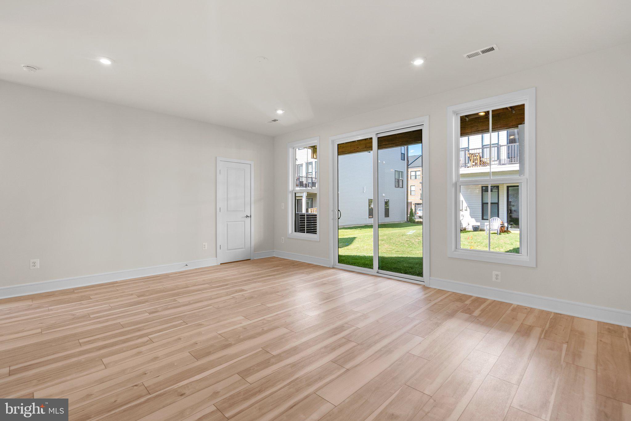 43595 Farringdon SQUARE