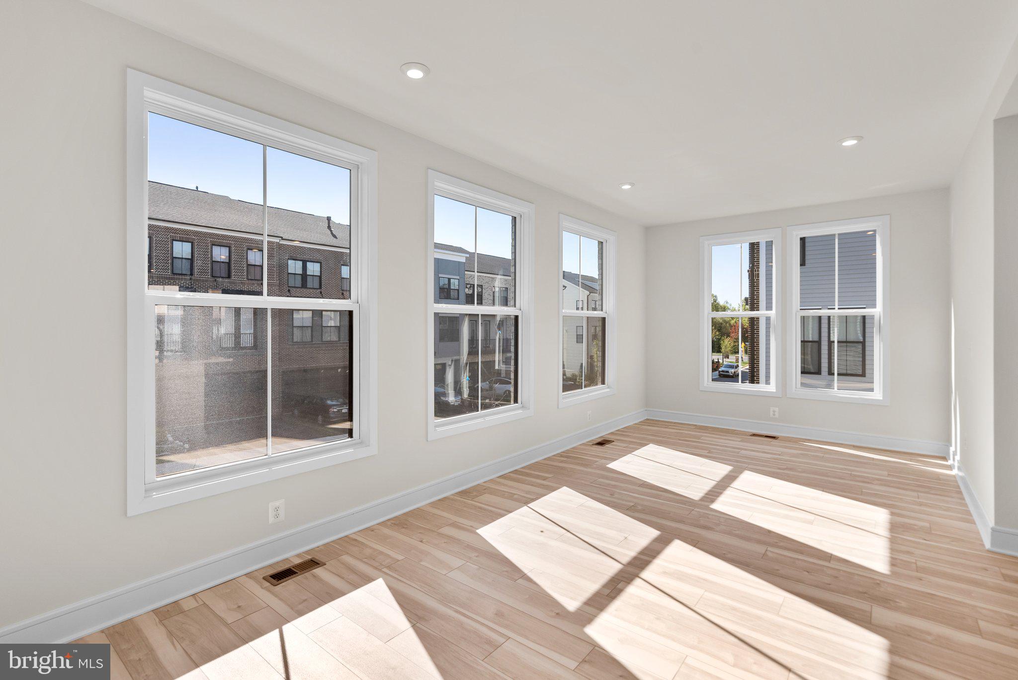 43595 Farringdon SQUARE
