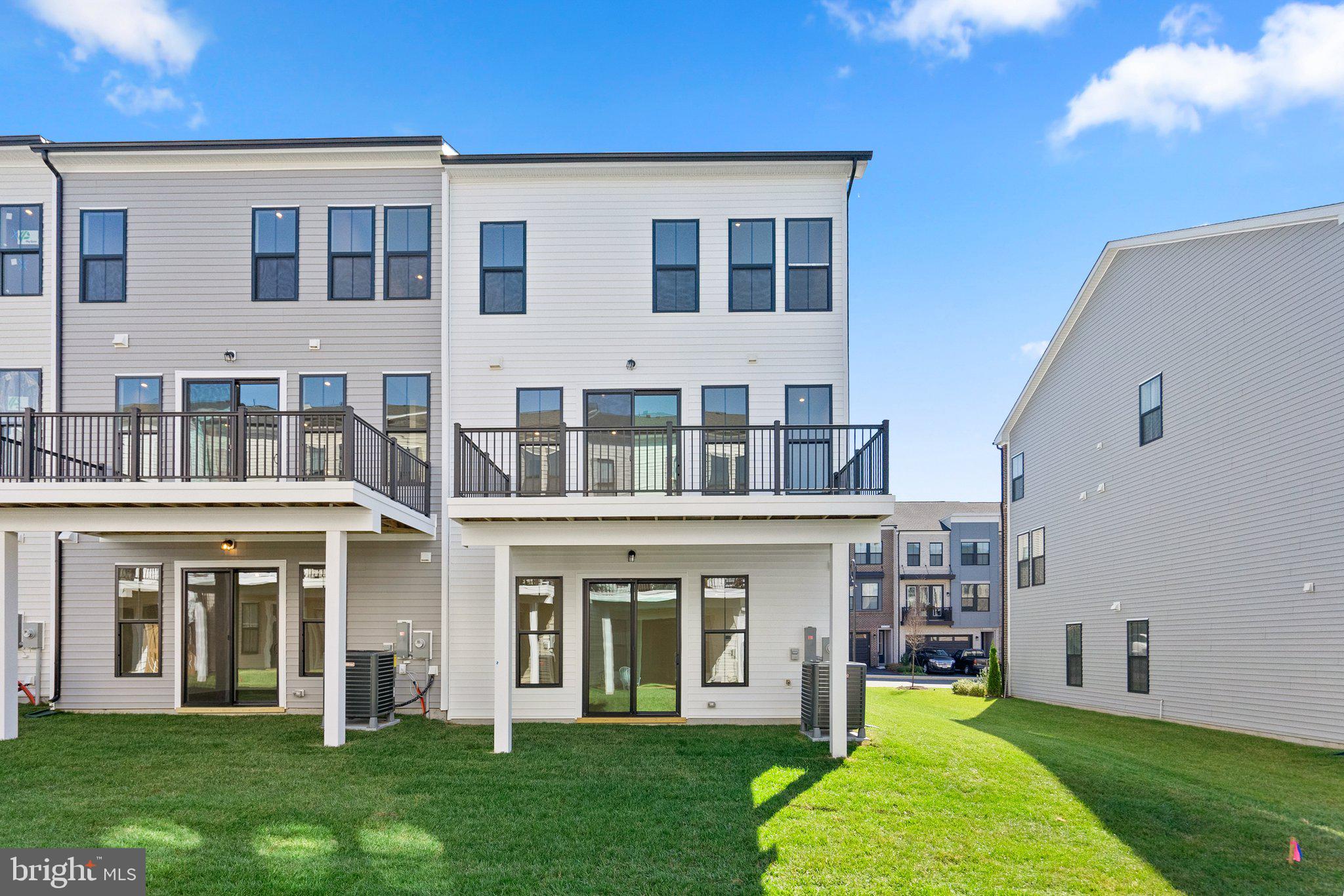 43595 Farringdon SQUARE