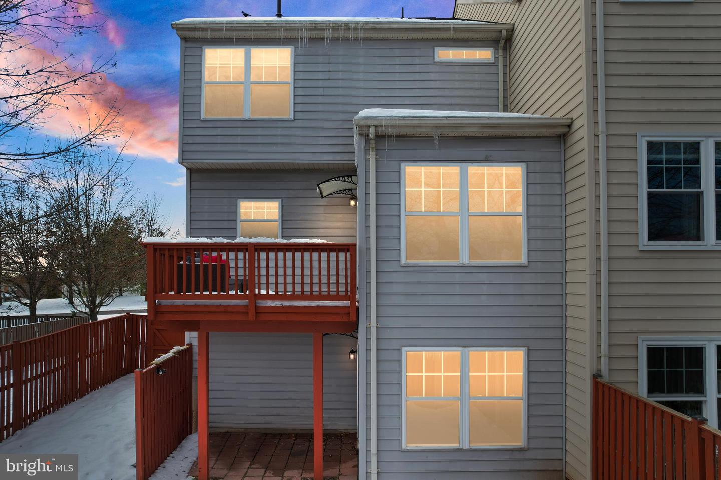 20302 Sprucegrove SQUARE