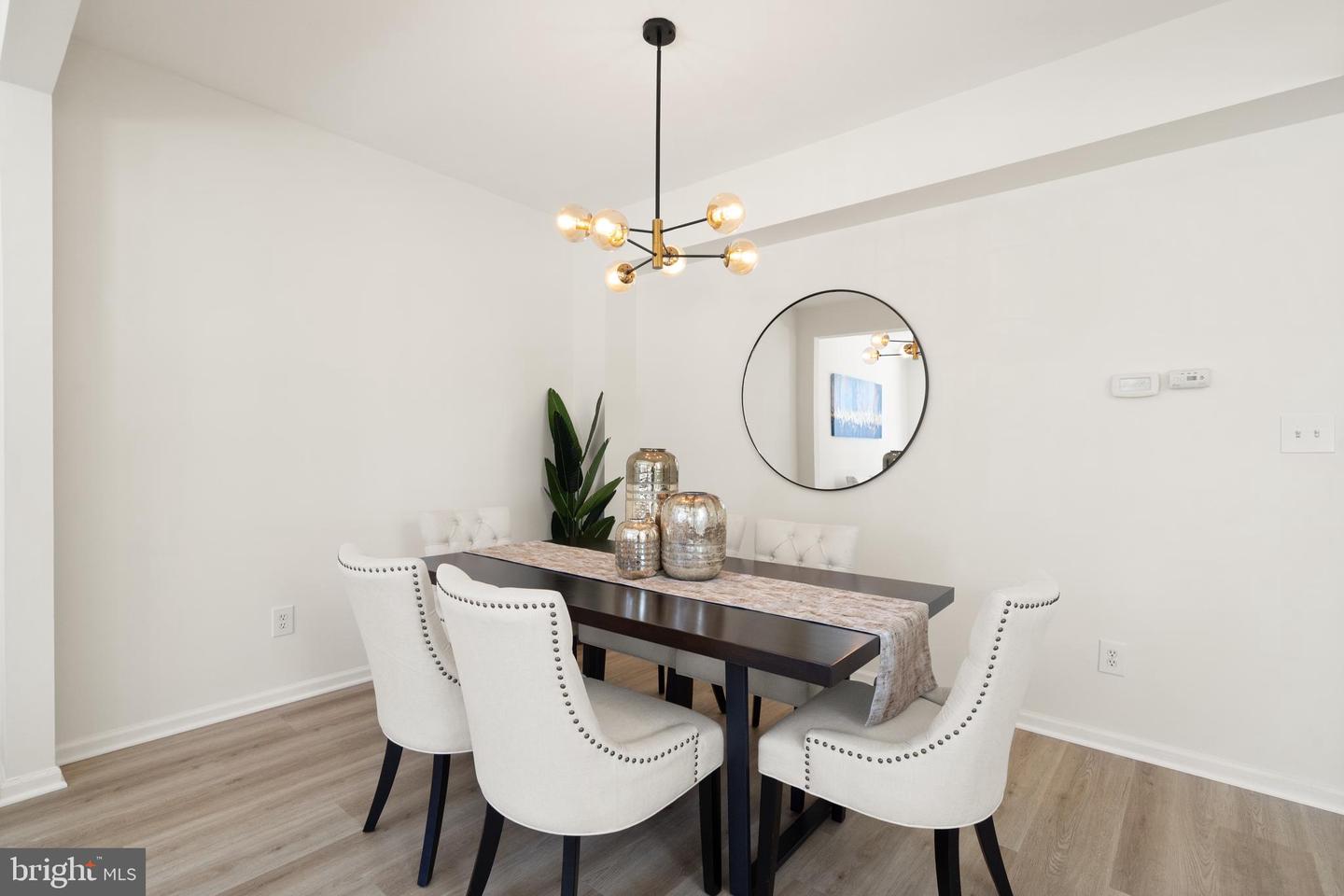20302 Sprucegrove SQUARE