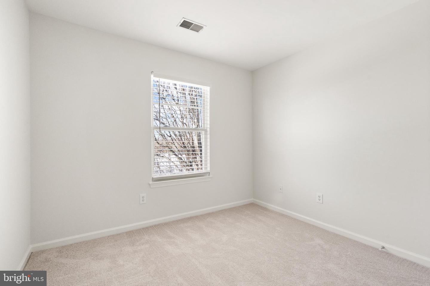 20302 Sprucegrove SQUARE