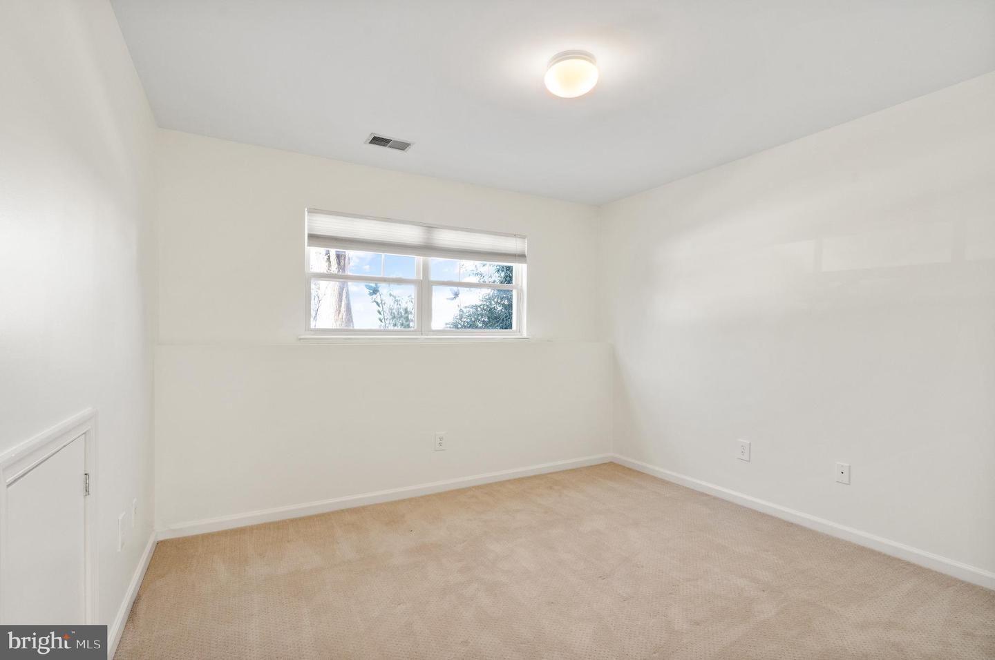 20302 Sprucegrove SQUARE