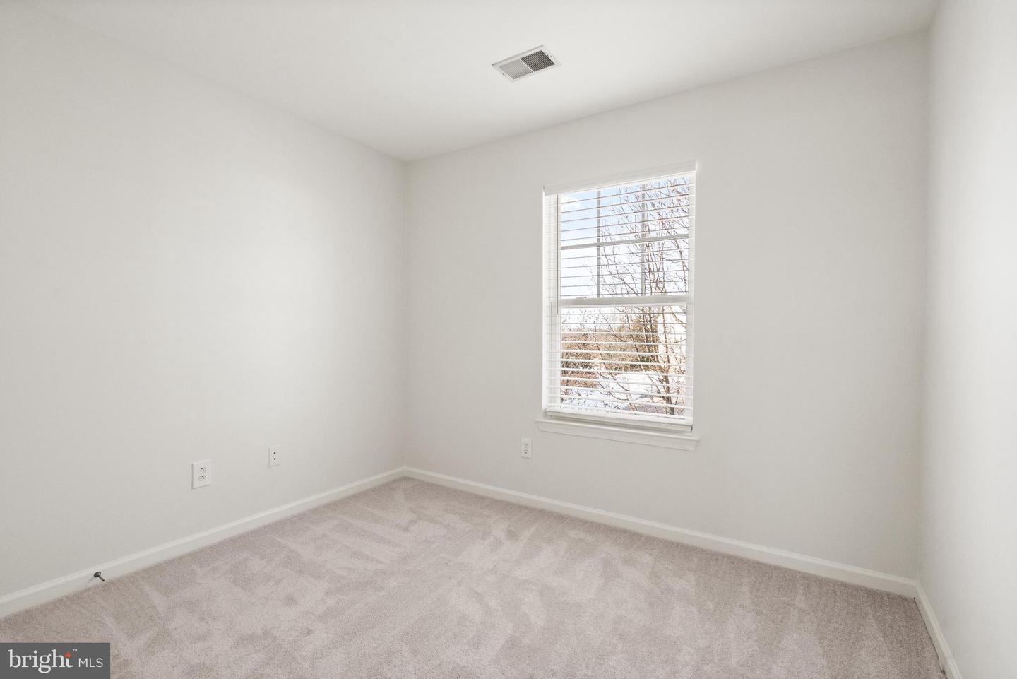 20302 Sprucegrove SQUARE