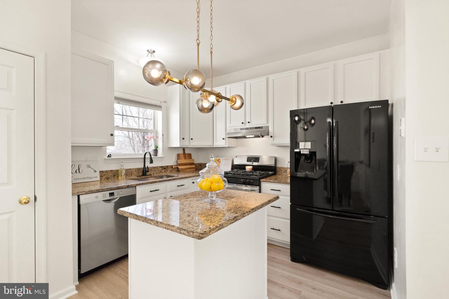 20302 Sprucegrove SQUARE