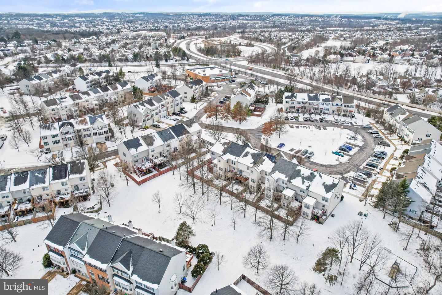 20302 Sprucegrove SQUARE